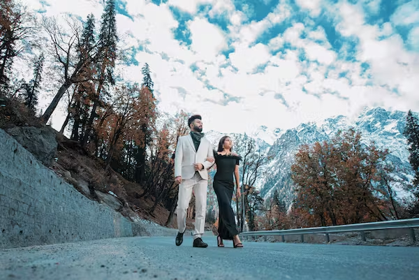 trending pre-wedding couple poses idea