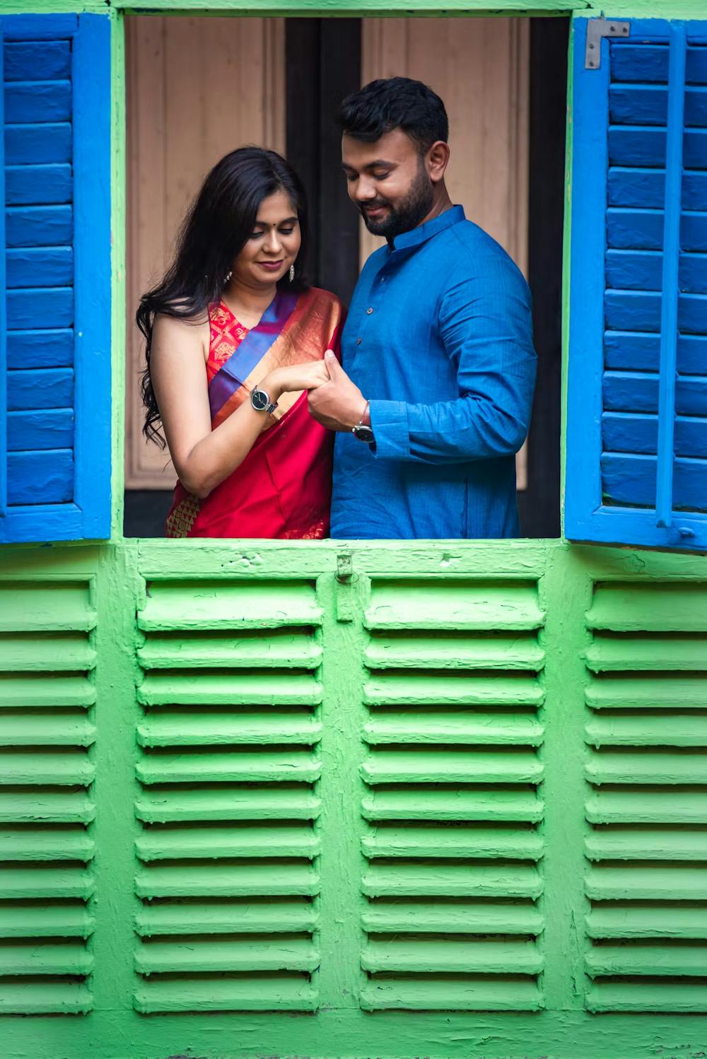 Out of the box couple photography pic