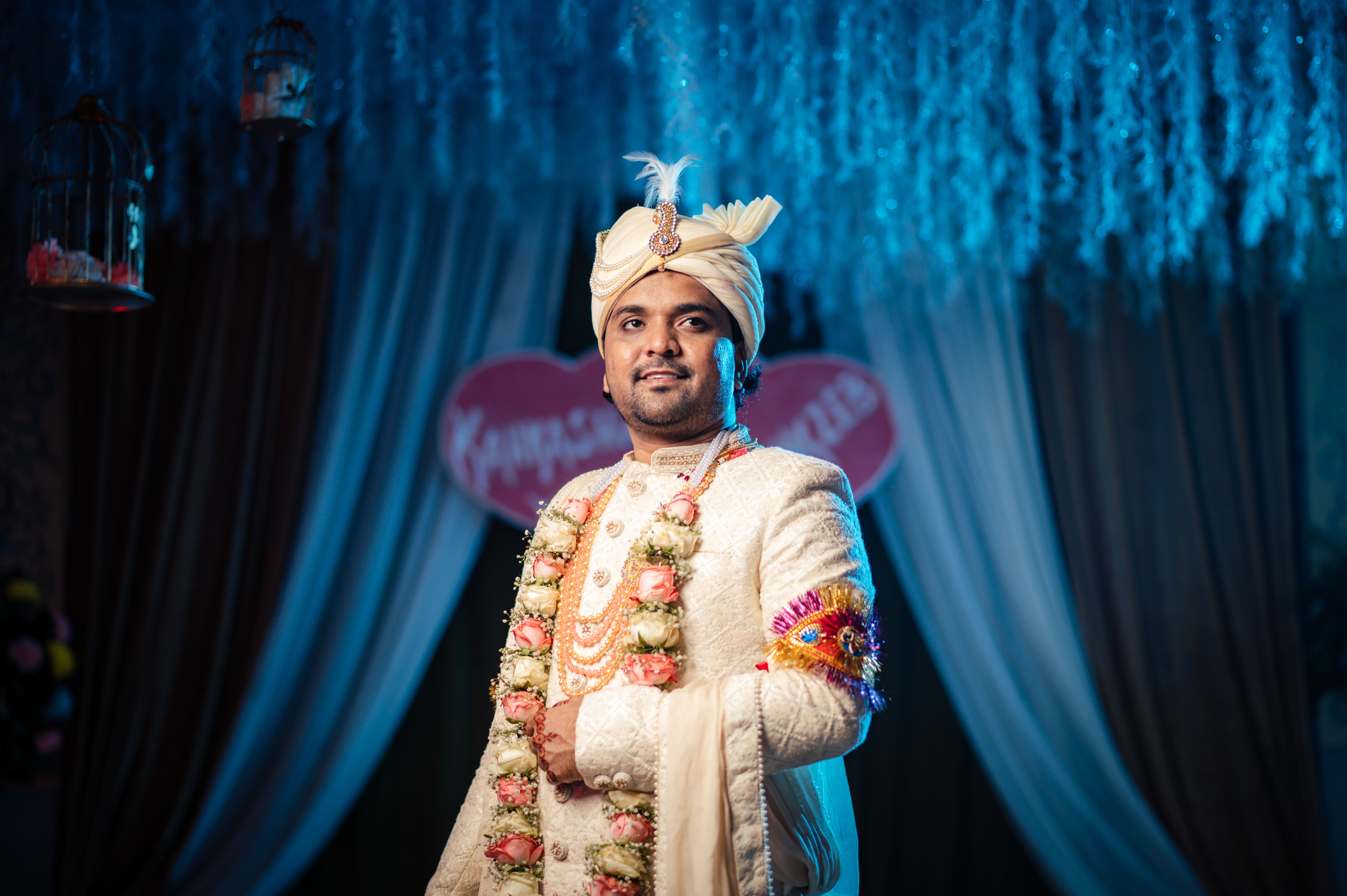 Groom photography pic in groom getting ready wedding pic