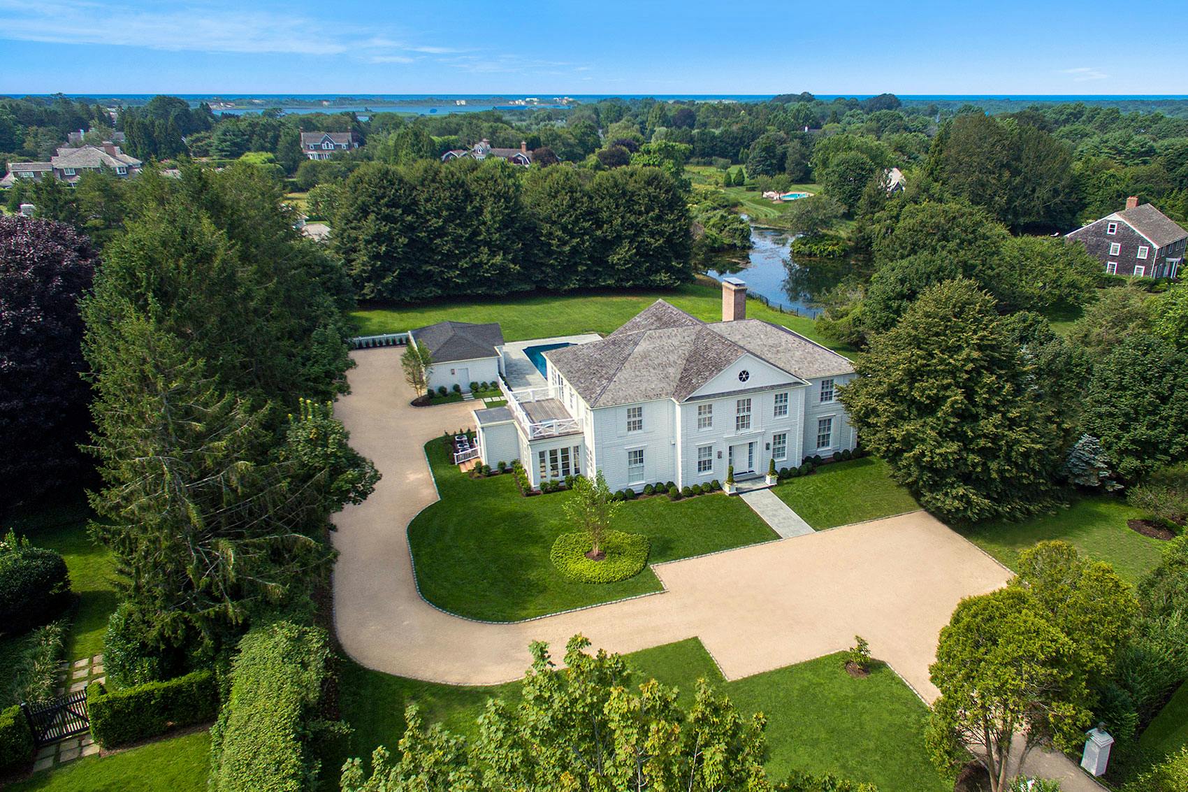 Meridith-Baer-Home-Home-Staging-New-York-Southampton-Taylor-Creek-Transitional-Exterior