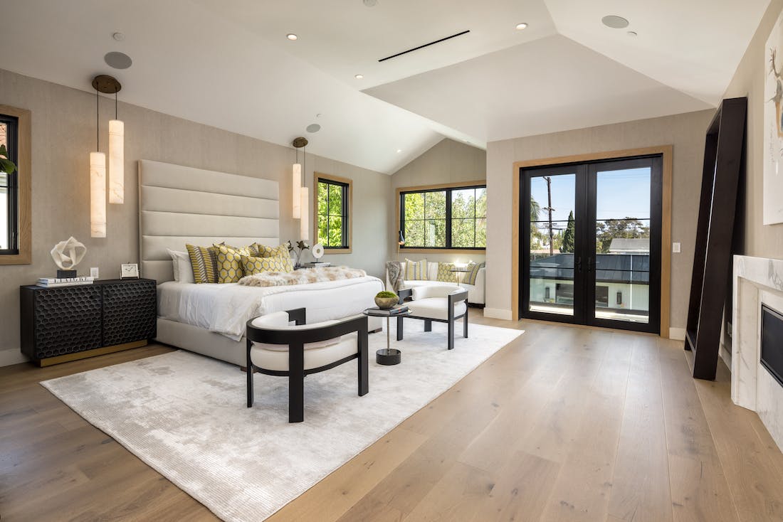 Meridith-Baer-Home-Home-Staging-Southern-California-Santa-Monica-Contemporary-Luxury-Homes-Modern-and-Contemporary-Master-Bedroom