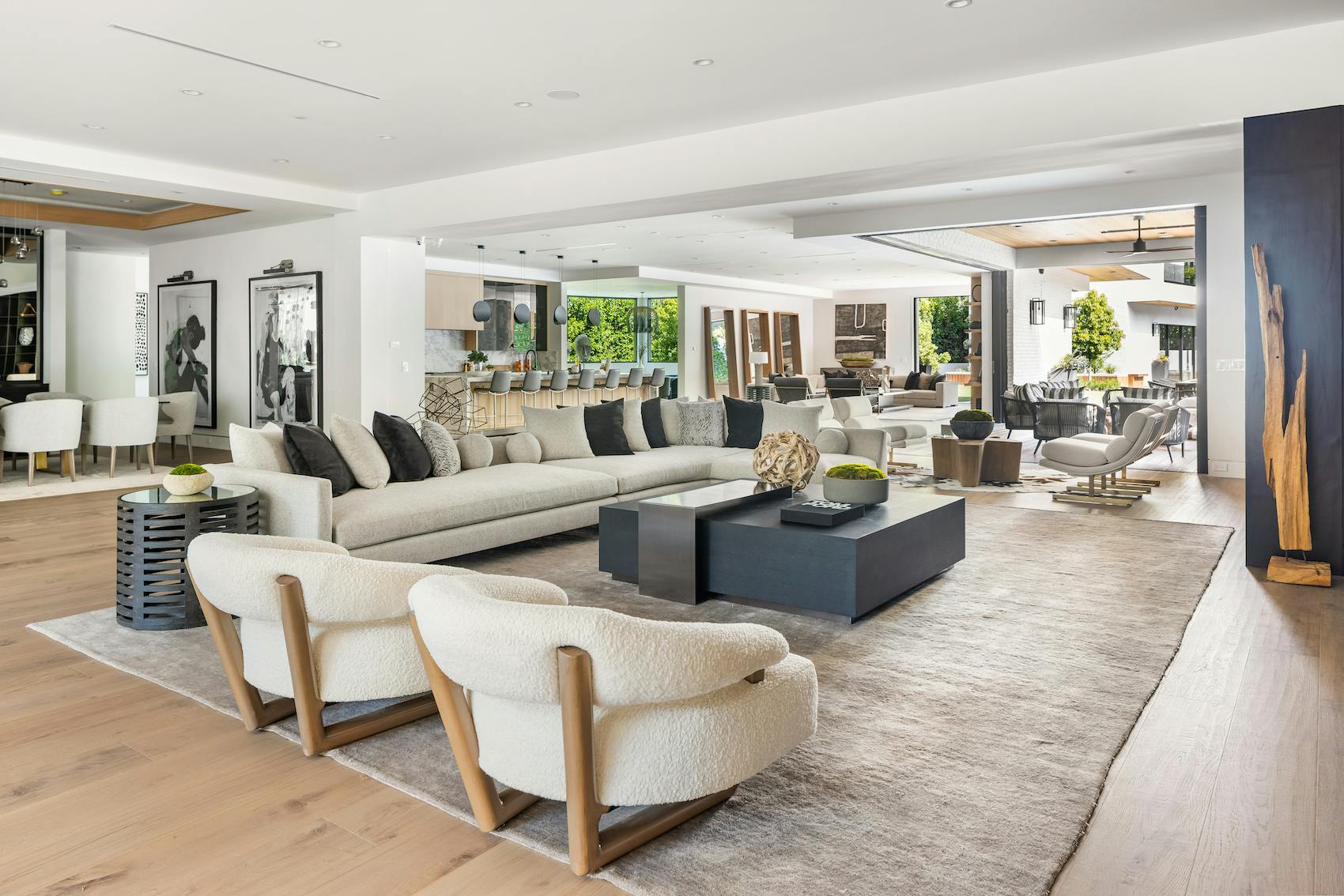 Meridith-Baer-Home-Home-Staging-Southern-California-Woodvale-Estate-Luxury-Homes-Modern-and-Contemporary-Living-Room