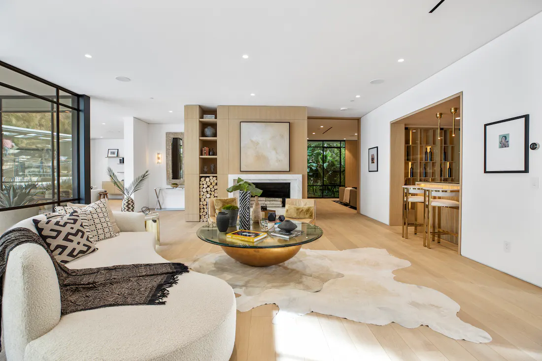 Meridith-Baer-Home-Home-Staging-Southern-California-Beverly-Hills-Modernist-Luxury-Homes-Modern-and-Contemporary-Living-Room-Fire-Place