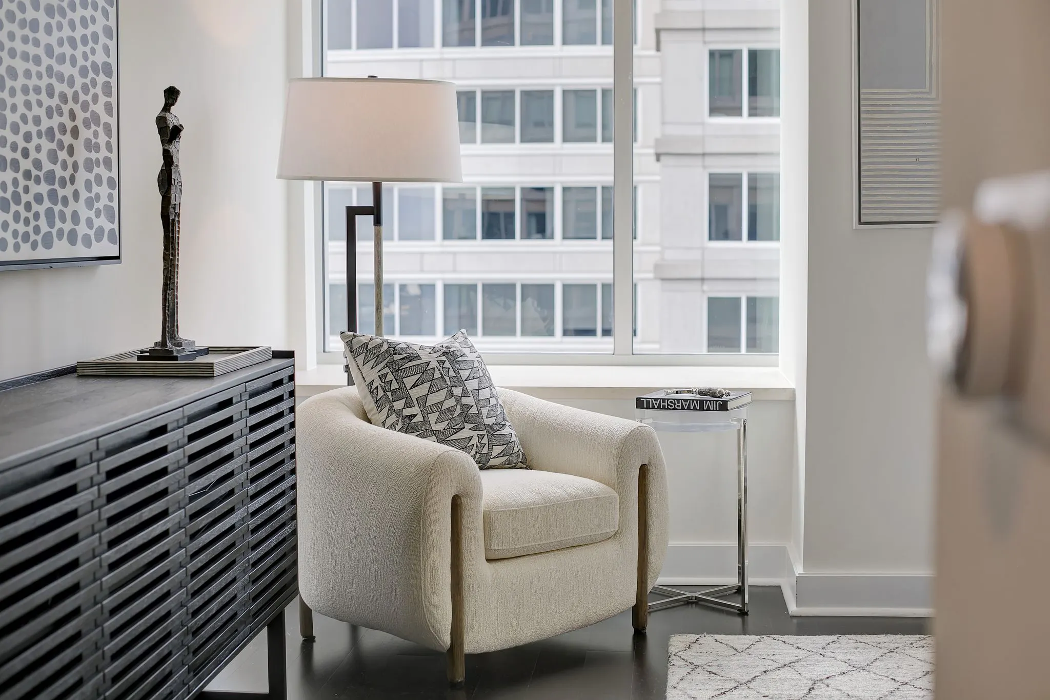 Meridith-Baer-Home-Home-Staging-California-St-Regis-San-Francisco-Seating