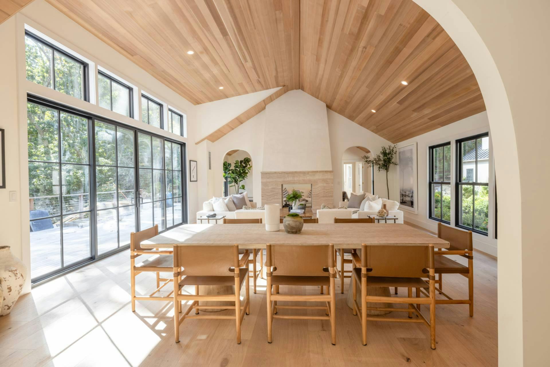 Meridith-Baer-Home-Home-Staging-New-York-Sag-Harbor-Transitional-Dining-Room