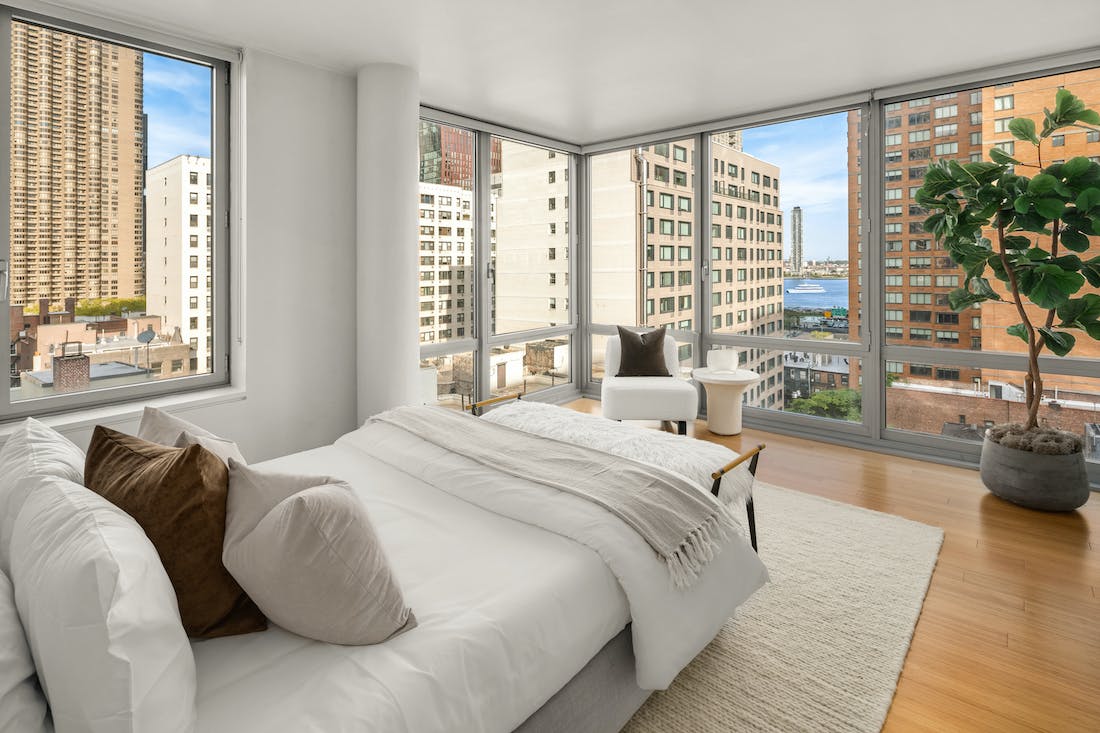 Meridith-Baer-Home-Home-Staging-New-York-Kips-Bay-Modern-Highrise-Condos-and-Lofts-Modern-and-Contemporary-Bedroom