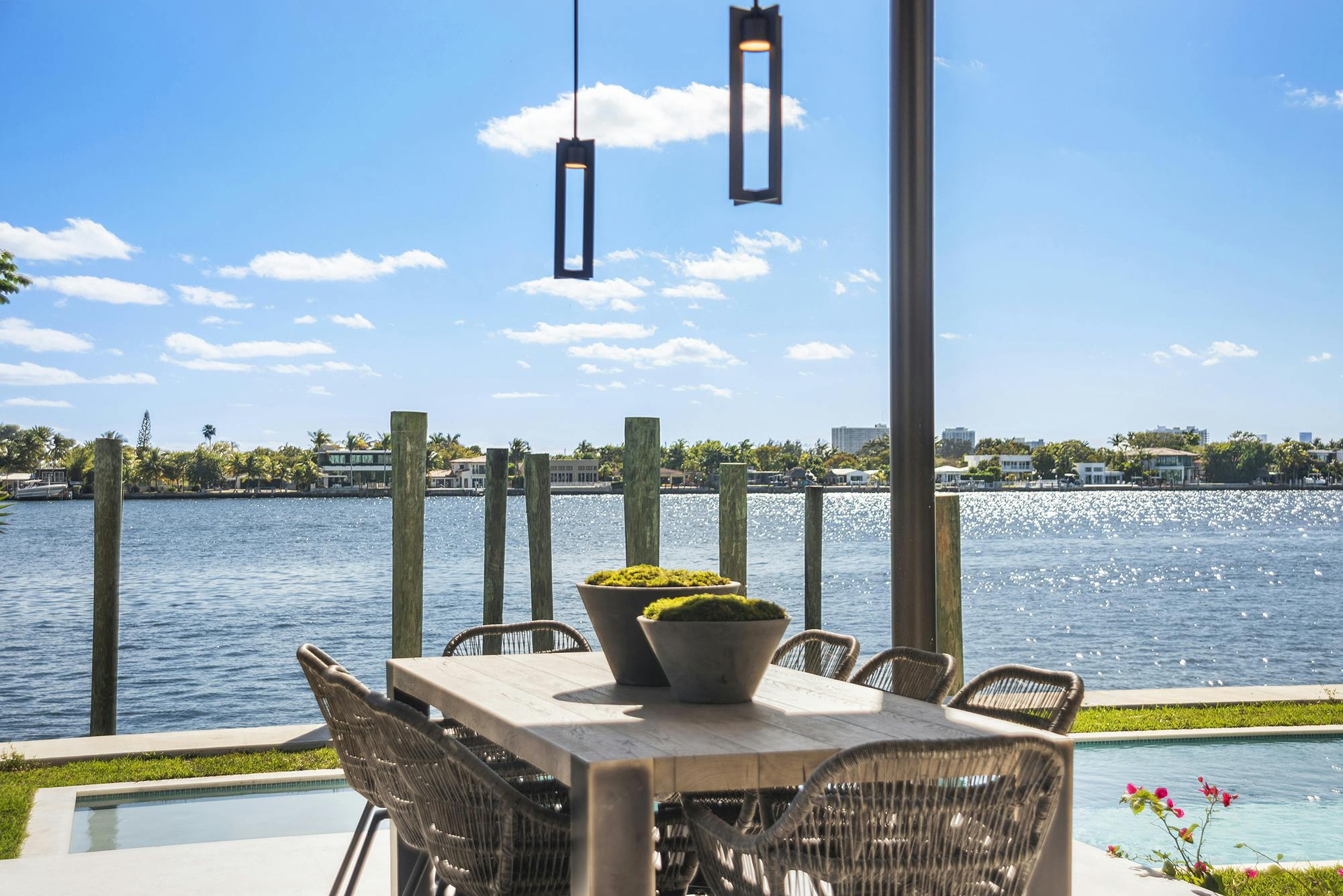 Meridith-Baer-Home-Home-Staging-Florida-Stillwater-Serenity-Luxury-Homes-Modern-and-Contemporary-Patio-Dining-Table