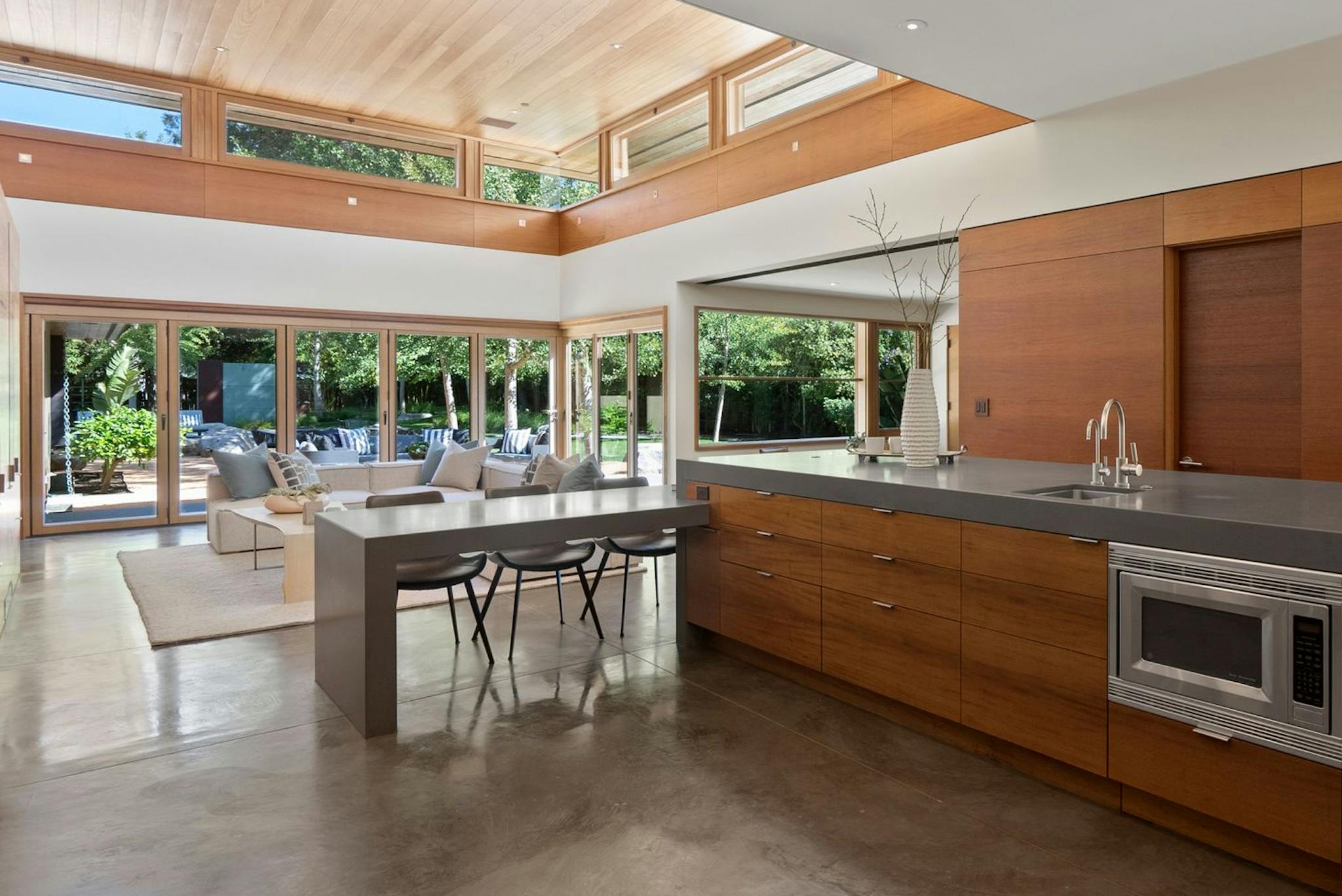 Meridith-Baer-Home-Home-Staging-California-Luxury-Homes-Ringwood-Transitional-Kitchen