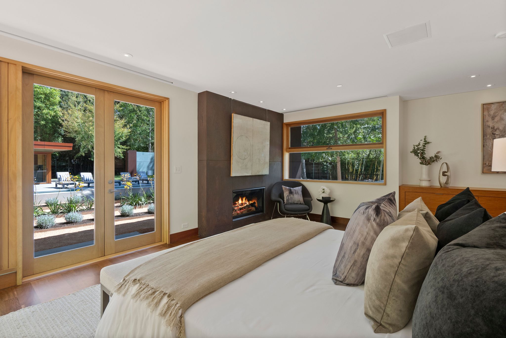 Meridith-Baer-Home-Home-Staging-California-Luxury-Homes-Ringwood-Transitional-Bedroom