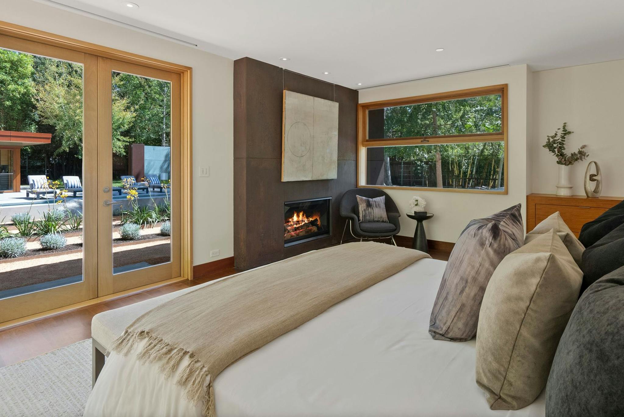 Meridith-Baer-Home-Home-Staging-California-Luxury-Homes-Ringwood-Transitional-Bedroom