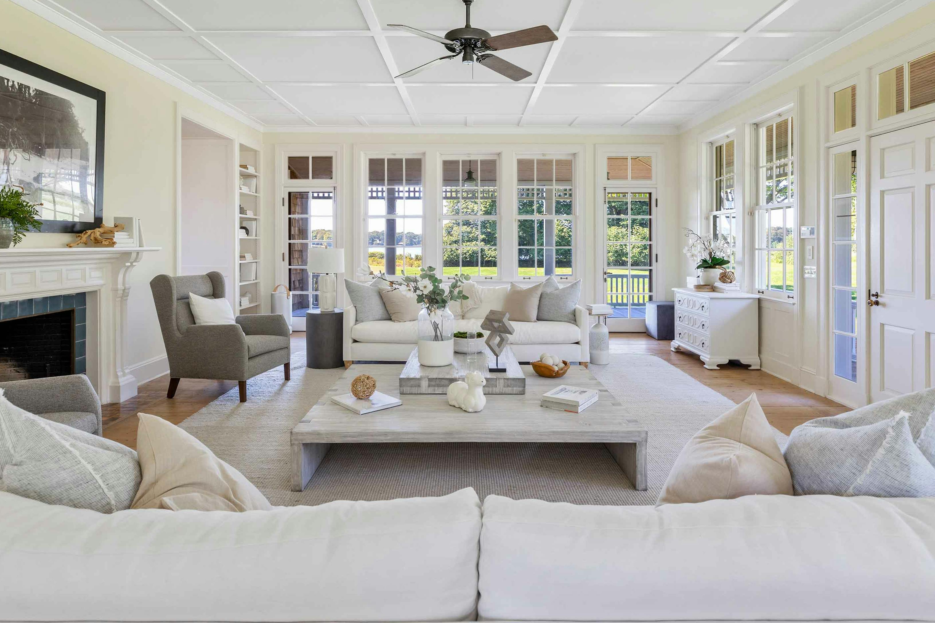 Meridith-Baer-Home-Home-Hamptons-Estate-Transitional-Briar-Patch-Living-Room