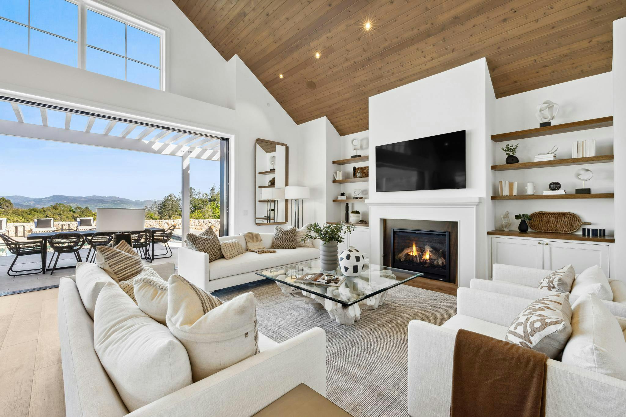 Meridith-Baer-Home-Home-Staging-California-St-Helena-Transitional-Luxury-Homes-Living-Room