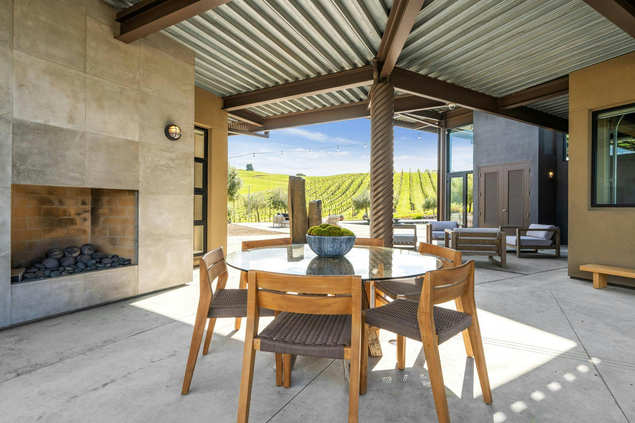Meridith-Baer-Home-Home-Staging-California-The-Glass-House-Outdoor