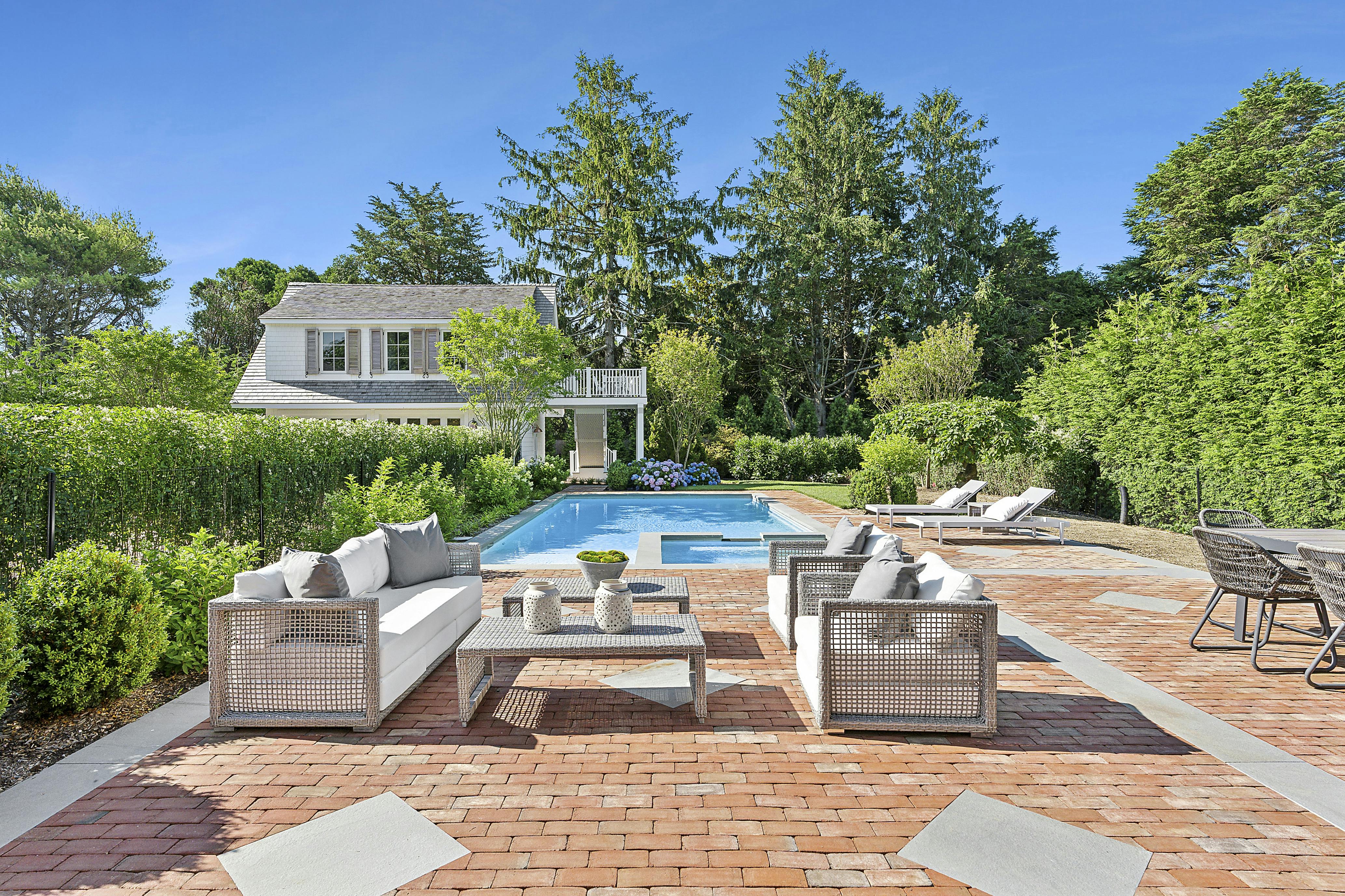 Meridith-Baer-Home-Home-Staging-New-York-Tristate-Hamptons-Huntting-Southampton-Outdoor