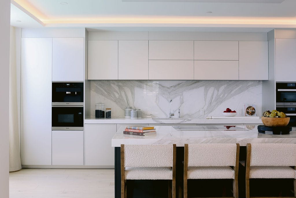 Meridith-Baer-Home-Home-Staging-Florida-Collins-Penthouse-Kitchen