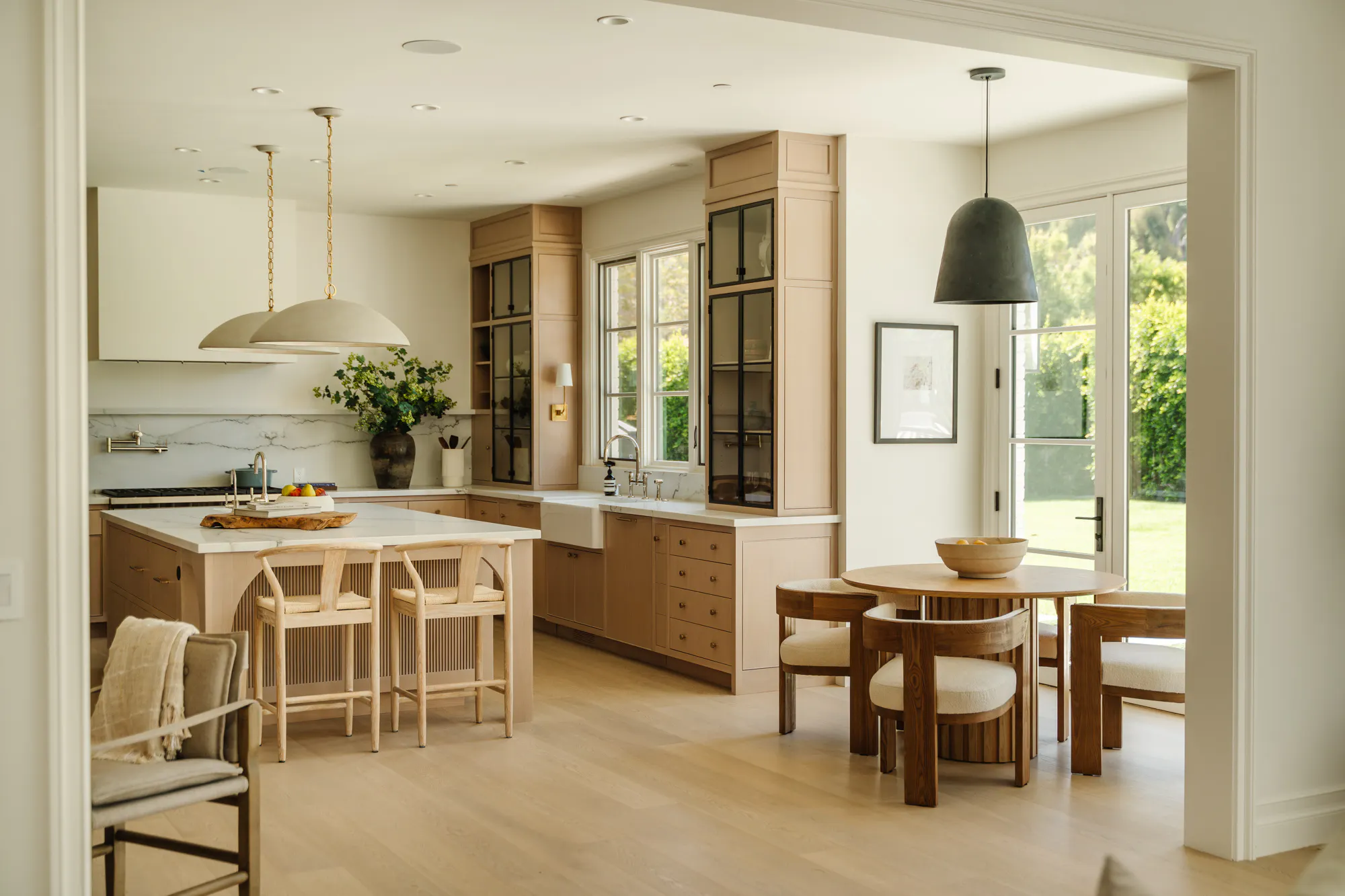 Meridith-Baer-Home-Home-Staging-California-Vance-Transitional-Kitchen