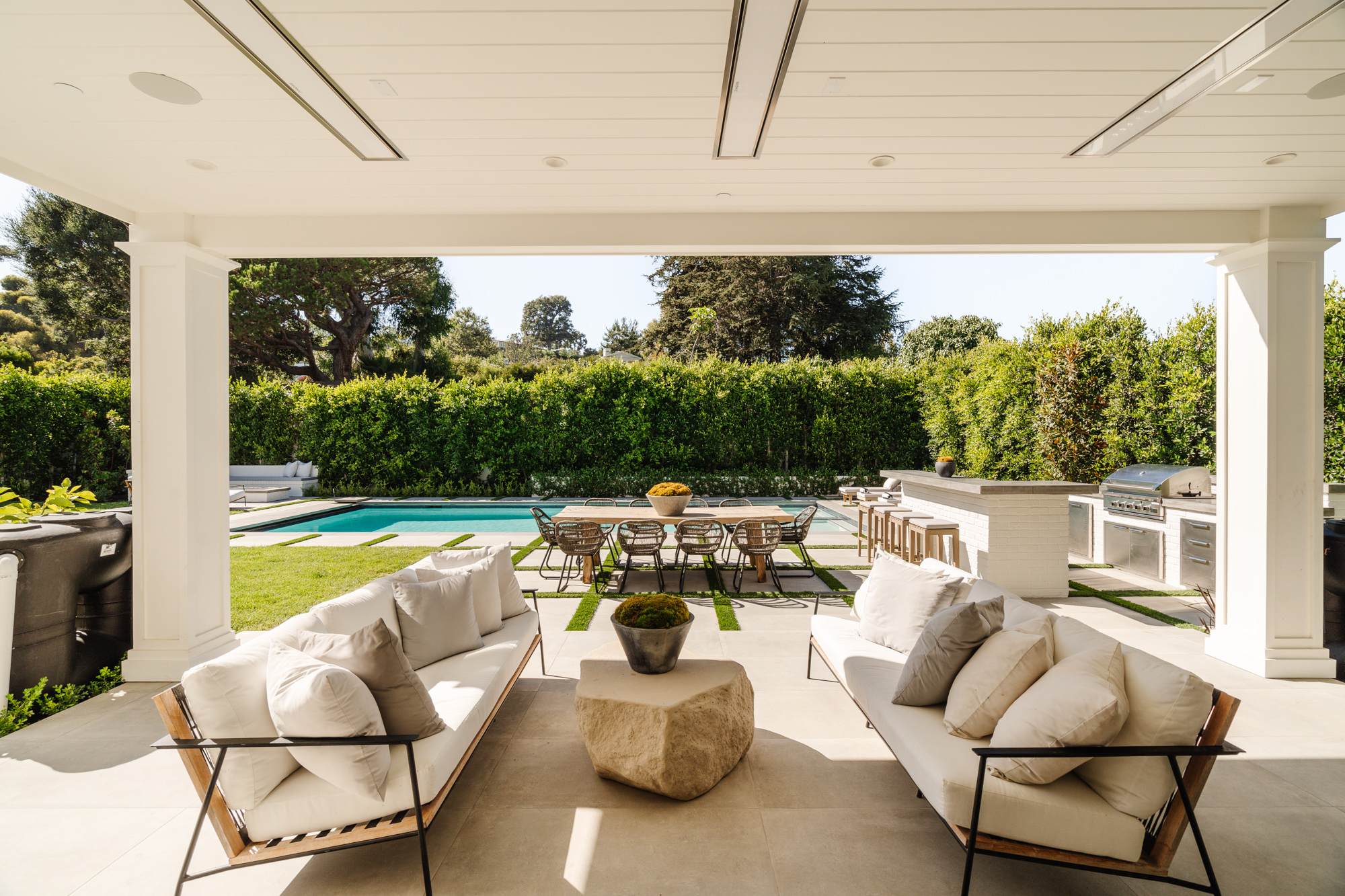 Meridith-Baer-Home-Home-Staging-California-Vance-Transitional-Outdoor