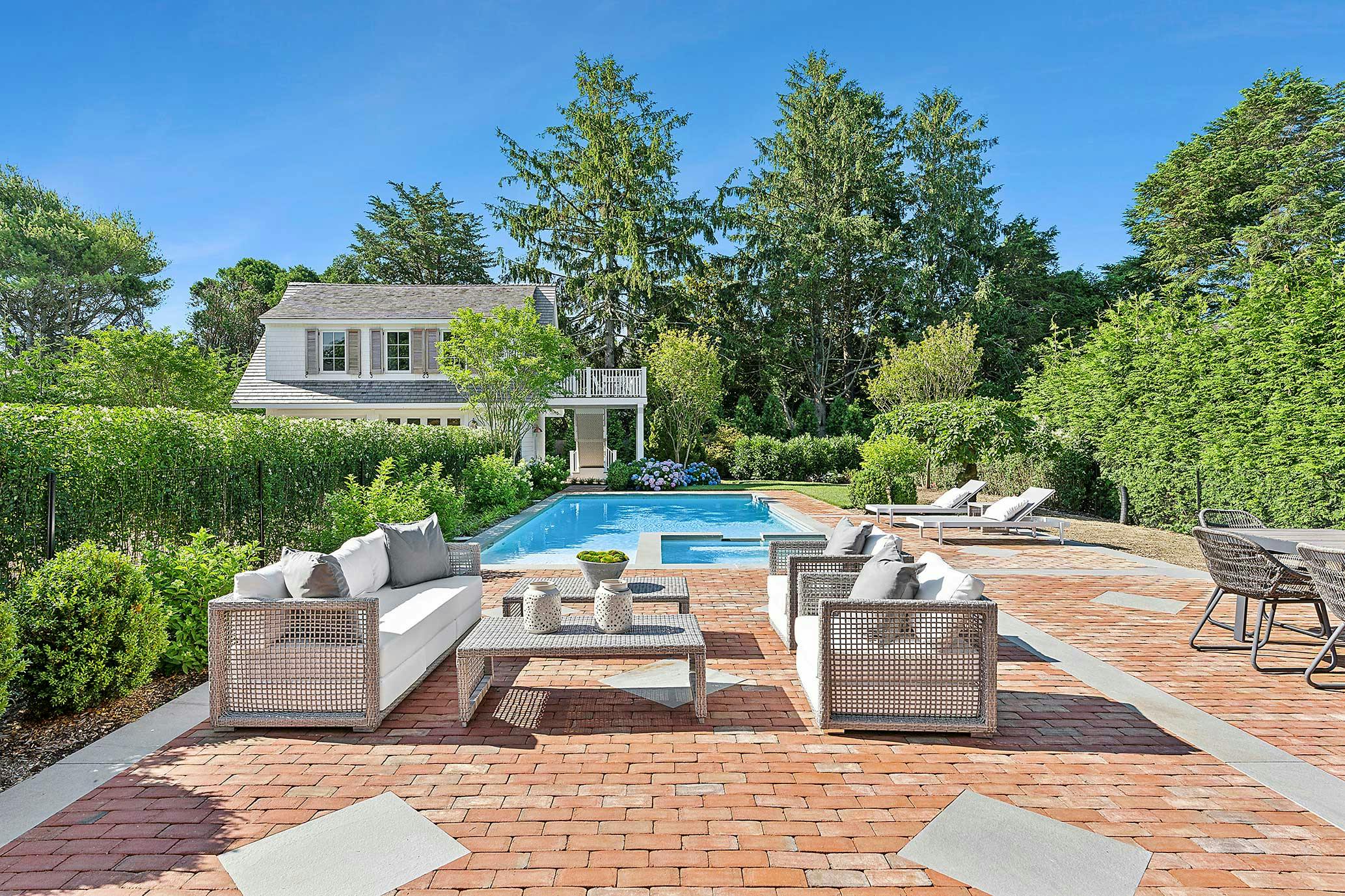 Meridith-Baer-Home-Home-Staging-New-York-Tristate-Hamptons-Huntting-Southampton-Outdoor