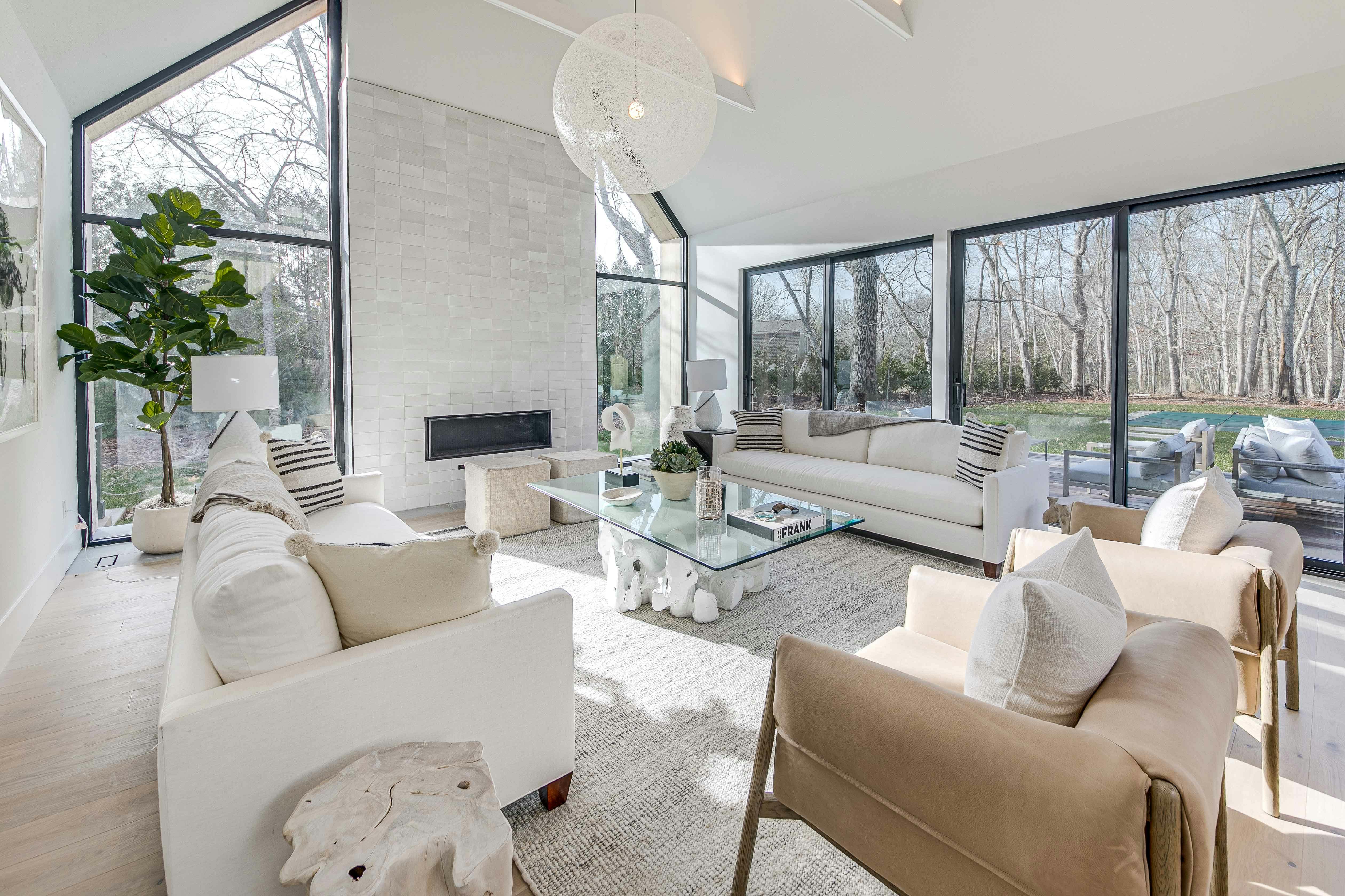 Meridith-Baer-Home-Home-Staging-Hamptons-East-Hampton-Contemporary-Living-Room