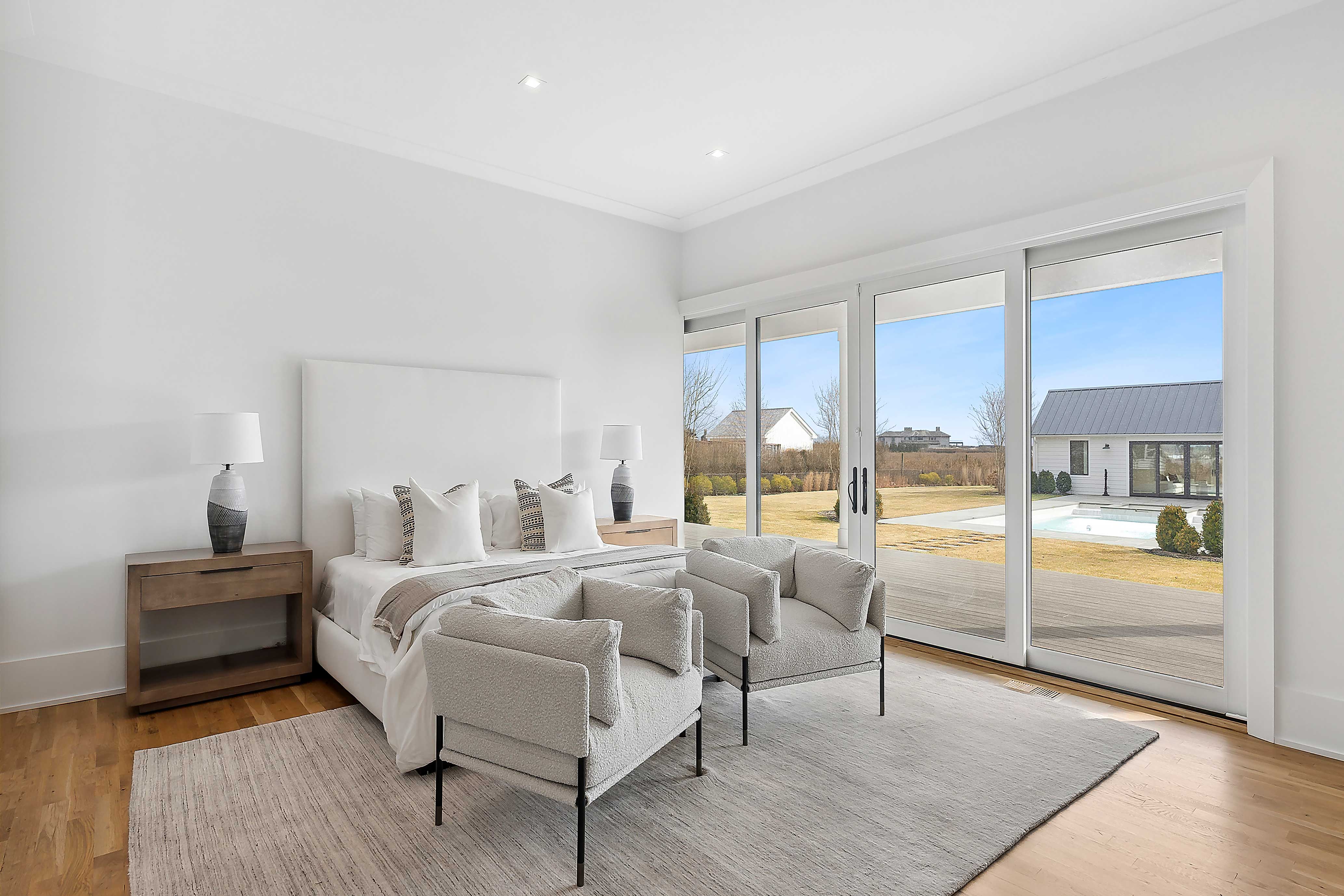 Meridith-Baer-Home-Home-New-York-Tristate-Hamptons-Estates-Wickapogue-Serenity-Bedroom