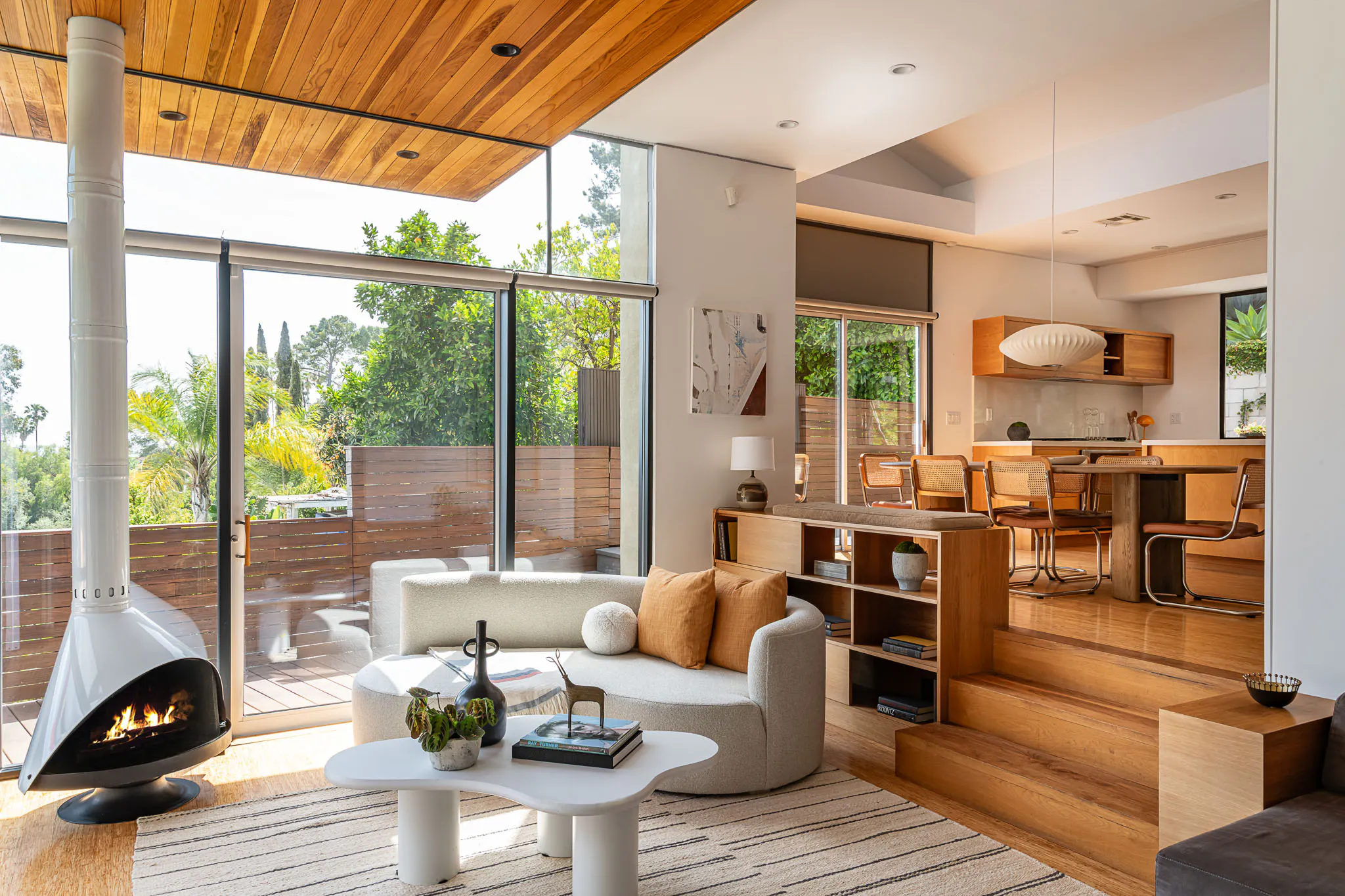 Meridith-Baer-Home-Luxury-Homes-Southern-California-The-Redcliff-House-Living-Room