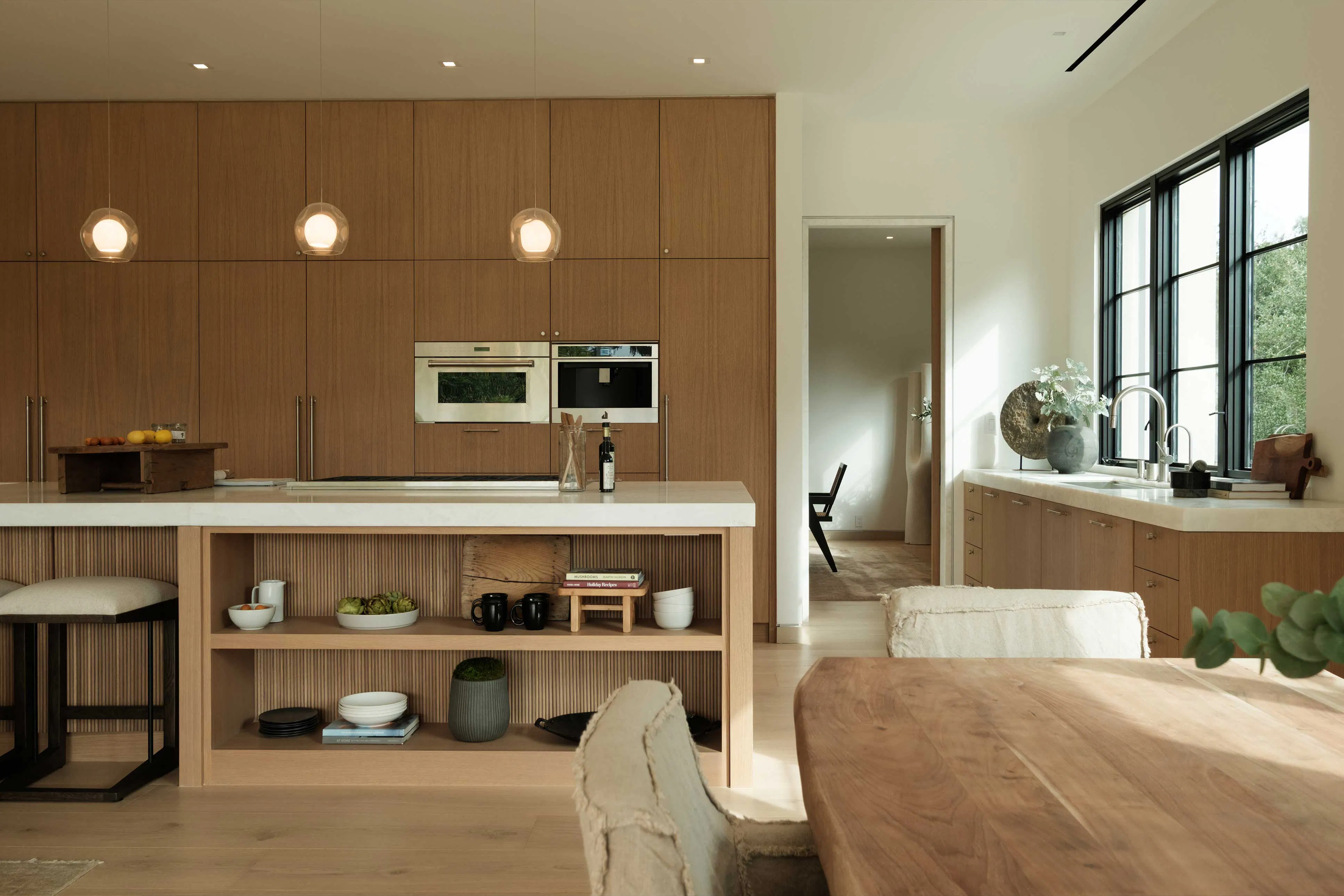 Meridith-Baer-Home-Home-Staging-California-Luxury-Homes-Milldale-Modern-Kitchen