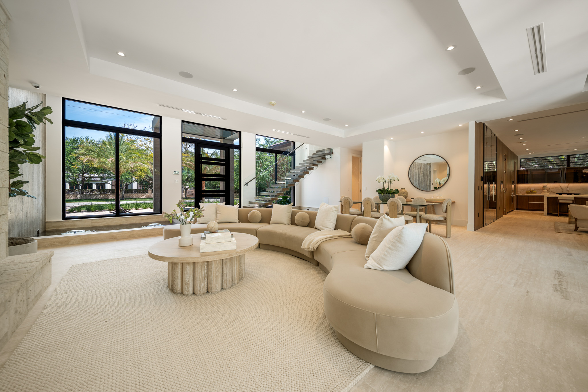 Meridith Baer Home - Luxury Leasing