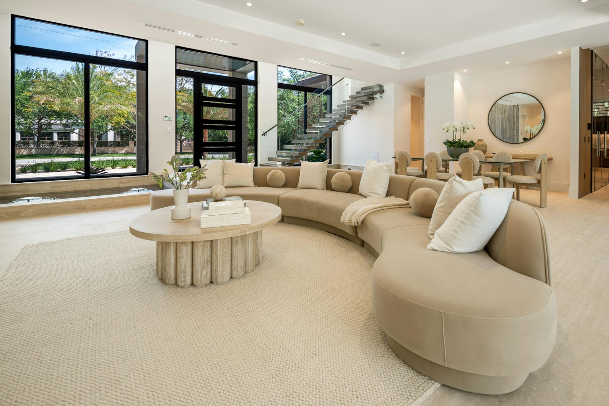 Meridith Baer Home - Luxury Leasing