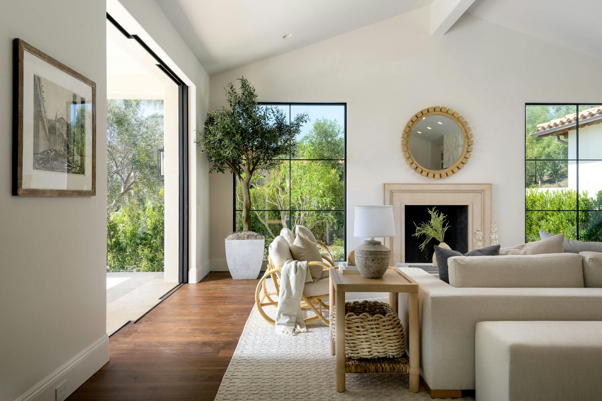 Meridith-Baer-Home-Estate-Southern-California-Montecito-Ranch-Estate-Great-Room