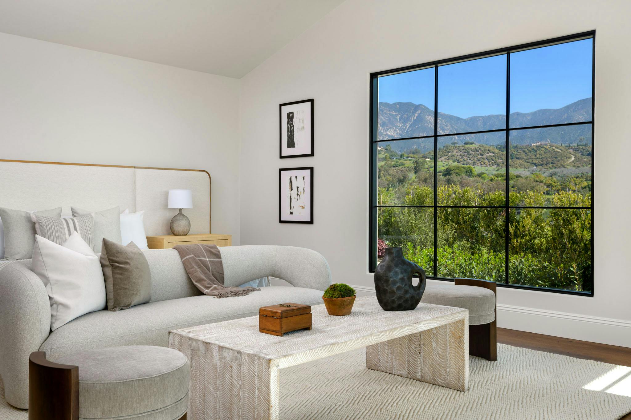 Meridith-Baer-Home-Estate-Southern-California-Montecito-Ranch-Estate-Bedroom
