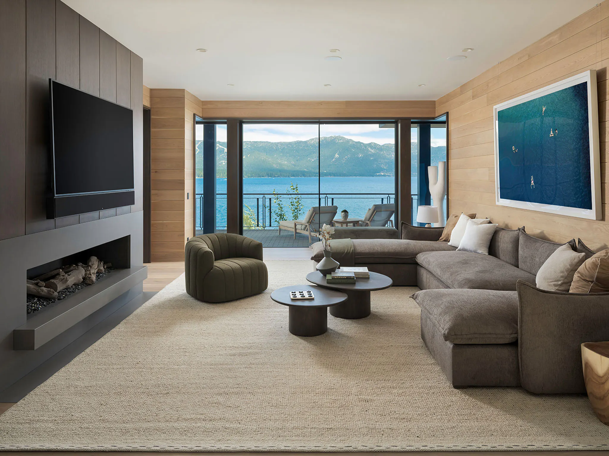 Meridith-Baer-Home-Luxury-Homes-Northern-California-Lake-Tahoe-Modern-Suite