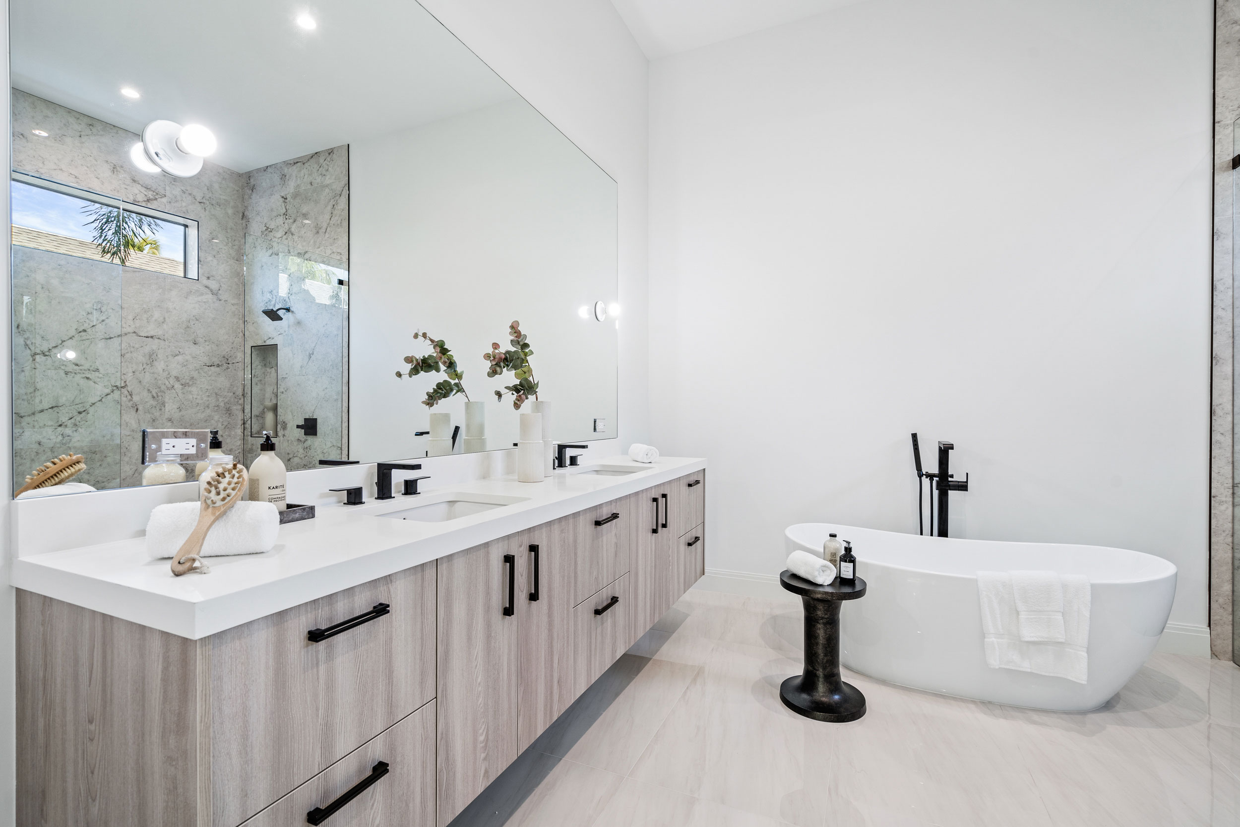 Meridith-Baer-Home-Home-Staging-Florida-Murray-Transitional-Luxury-Homes-Transitional-Master-Bathroom