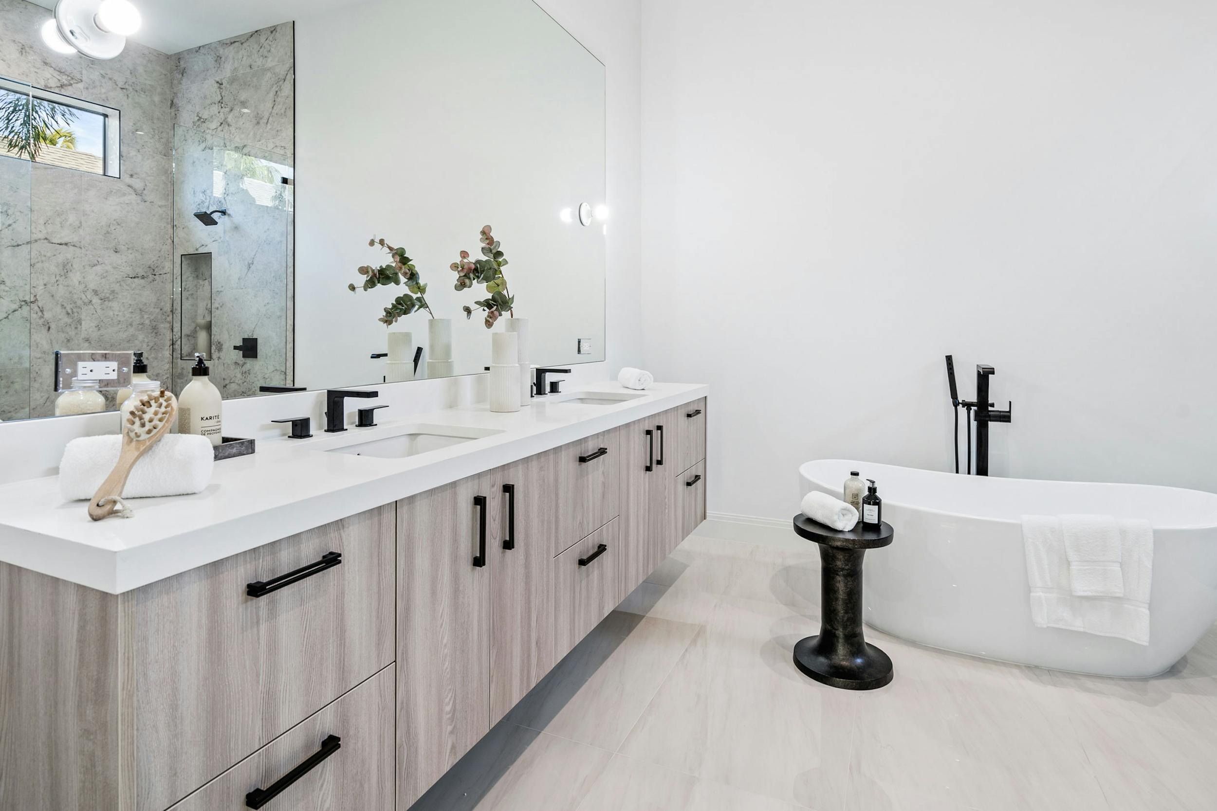 Meridith-Baer-Home-Home-Staging-Florida-Murray-Transitional-Luxury-Homes-Transitional-Master-Bathroom