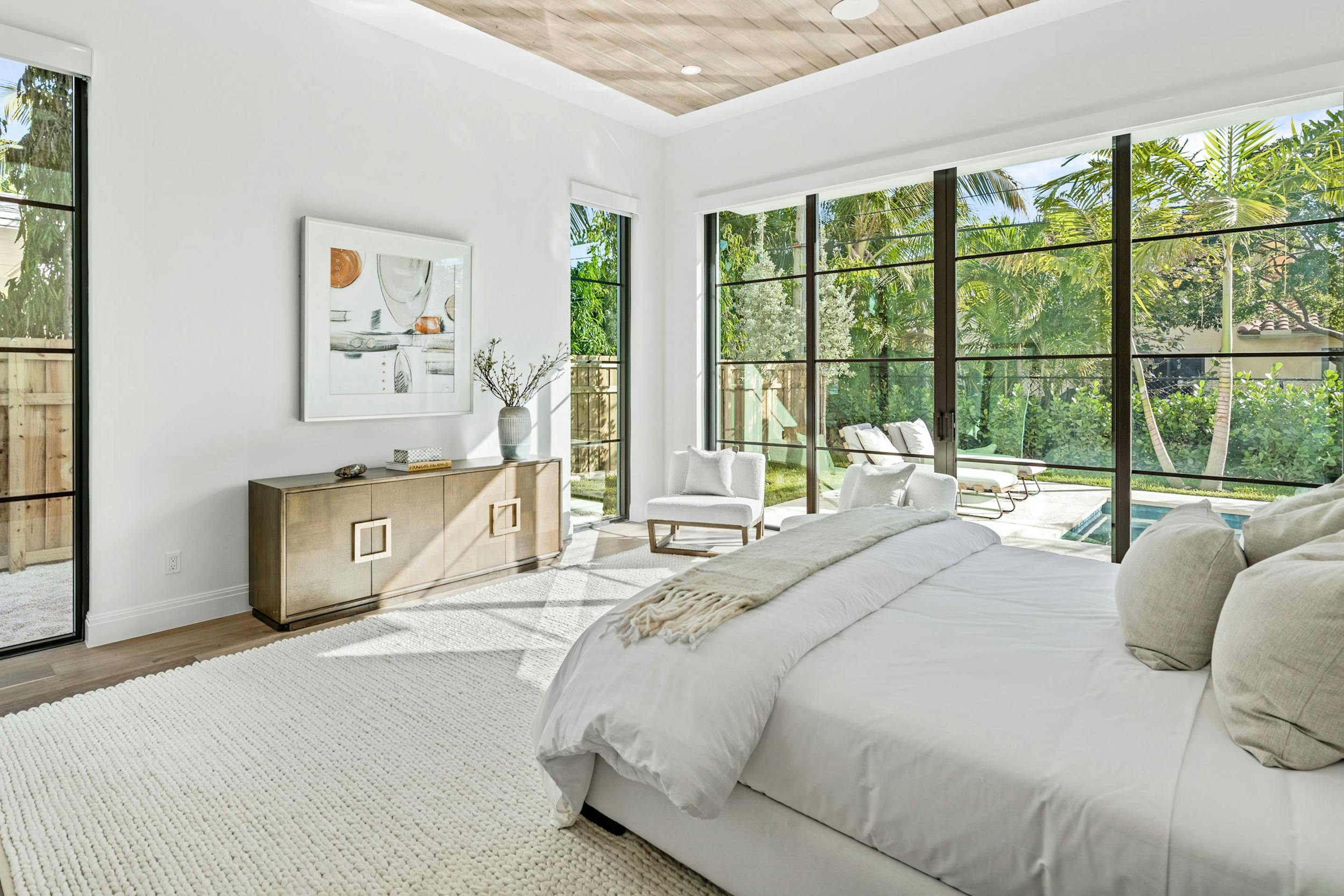 Meridith-Baer-Home-Home-Staging-Florida-Murray-Transitional-Luxury-Homes-Transitional-Fourth-Bedroom