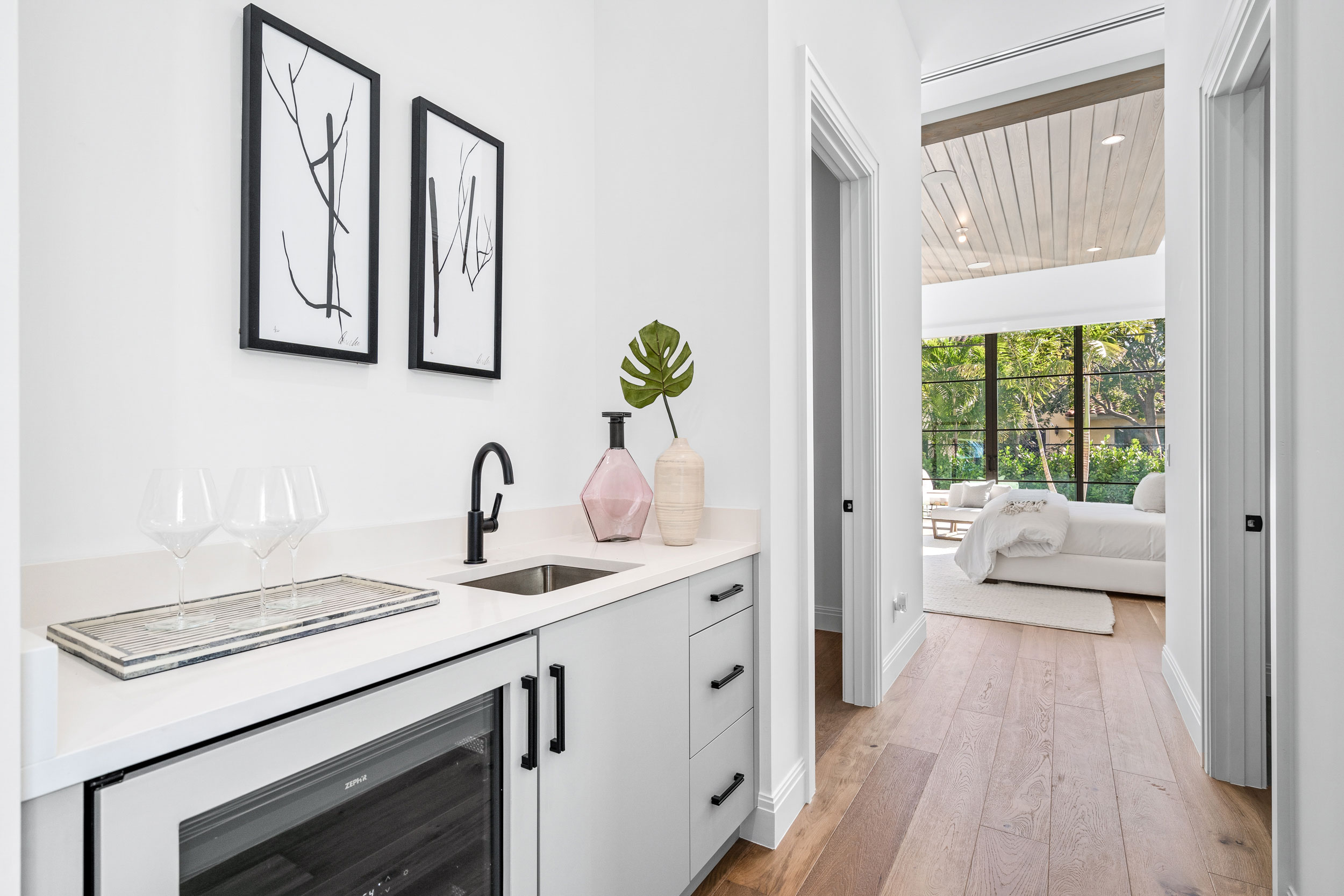 Meridith-Baer-Home-Home-Staging-Florida-Murray-Transitional-Luxury-Homes-Transitional-Master-Bedroom-Bar