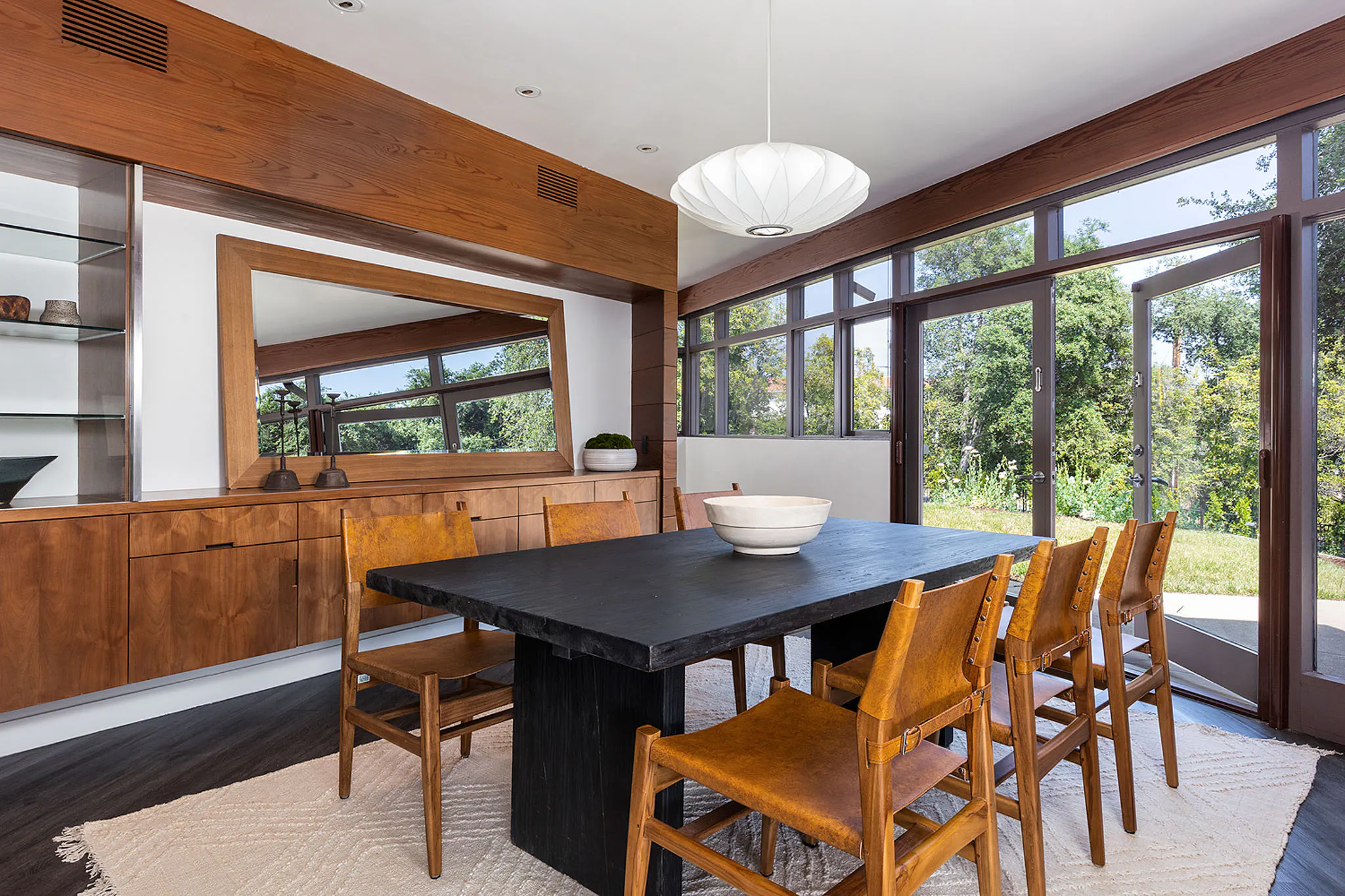 Meridith-Baer-Home-Home-Staging-California-The-Gainsburg-Residence-Dining