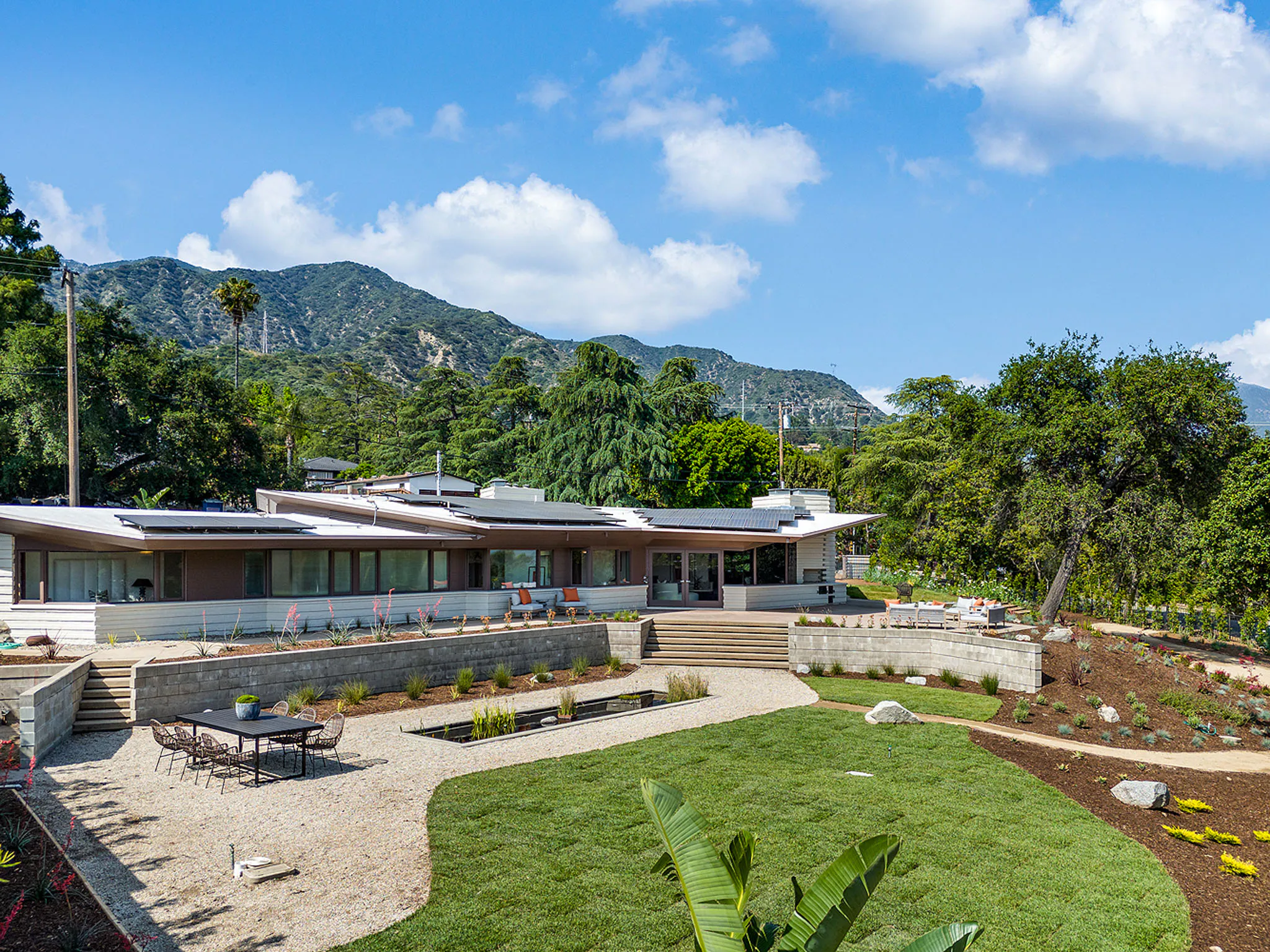 Meridith-Baer-Home-Home-Staging-California-The-Gainsburg-Residence-Outdoor