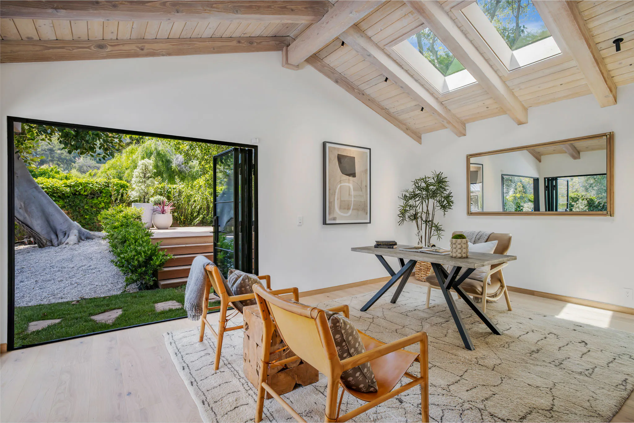 Meridith-Baer-Home-Home-Staging-California-Old-Oak-Modern-Office