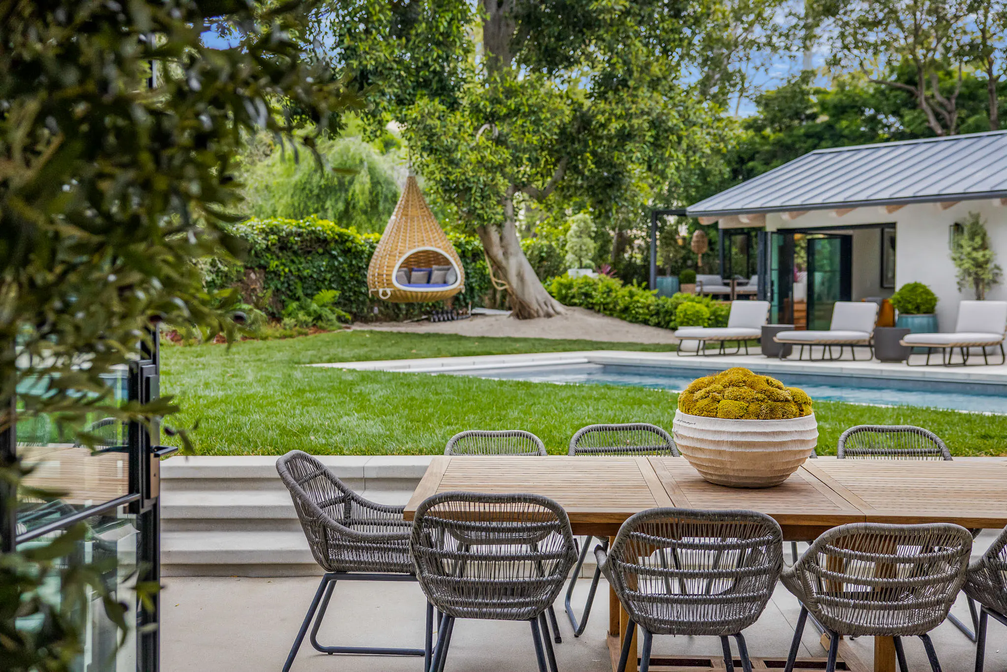 Meridith-Baer-Home-Home-Staging-California-Old-Oak-Modern-Outdoor