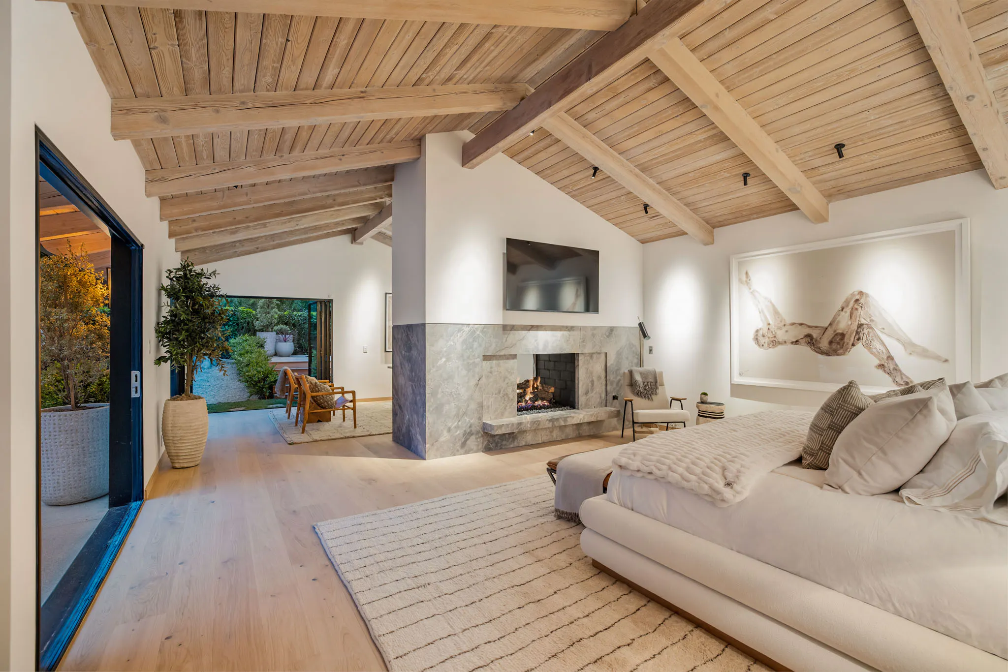 Meridith-Baer-Home-Home-Staging-California-Old-Oak-Modern-Master-Bedroom