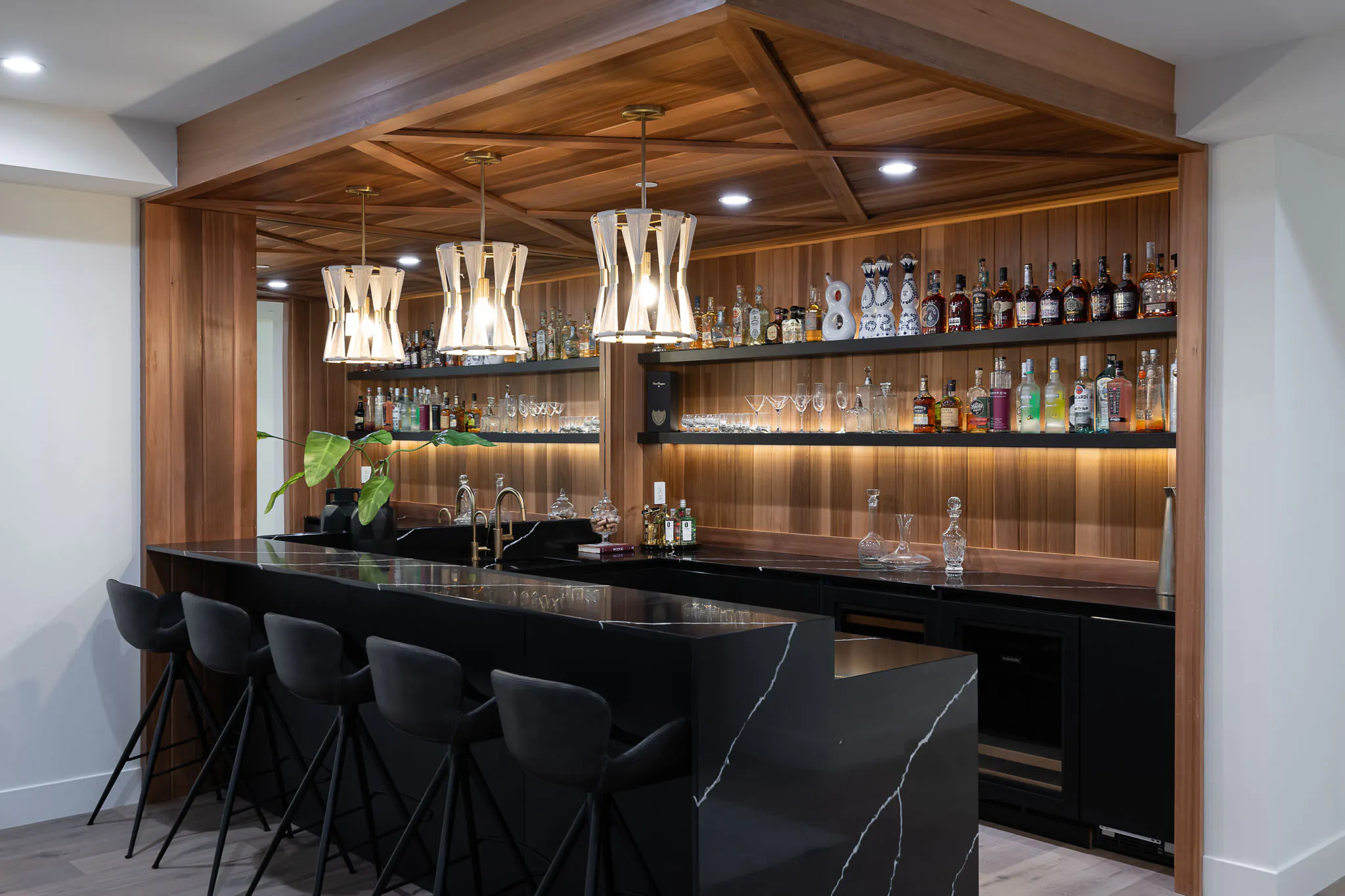 Meridith-Baer-Home-Home-Staging-California-Laurel-Modern-Luxury-Homes-Bar-Den