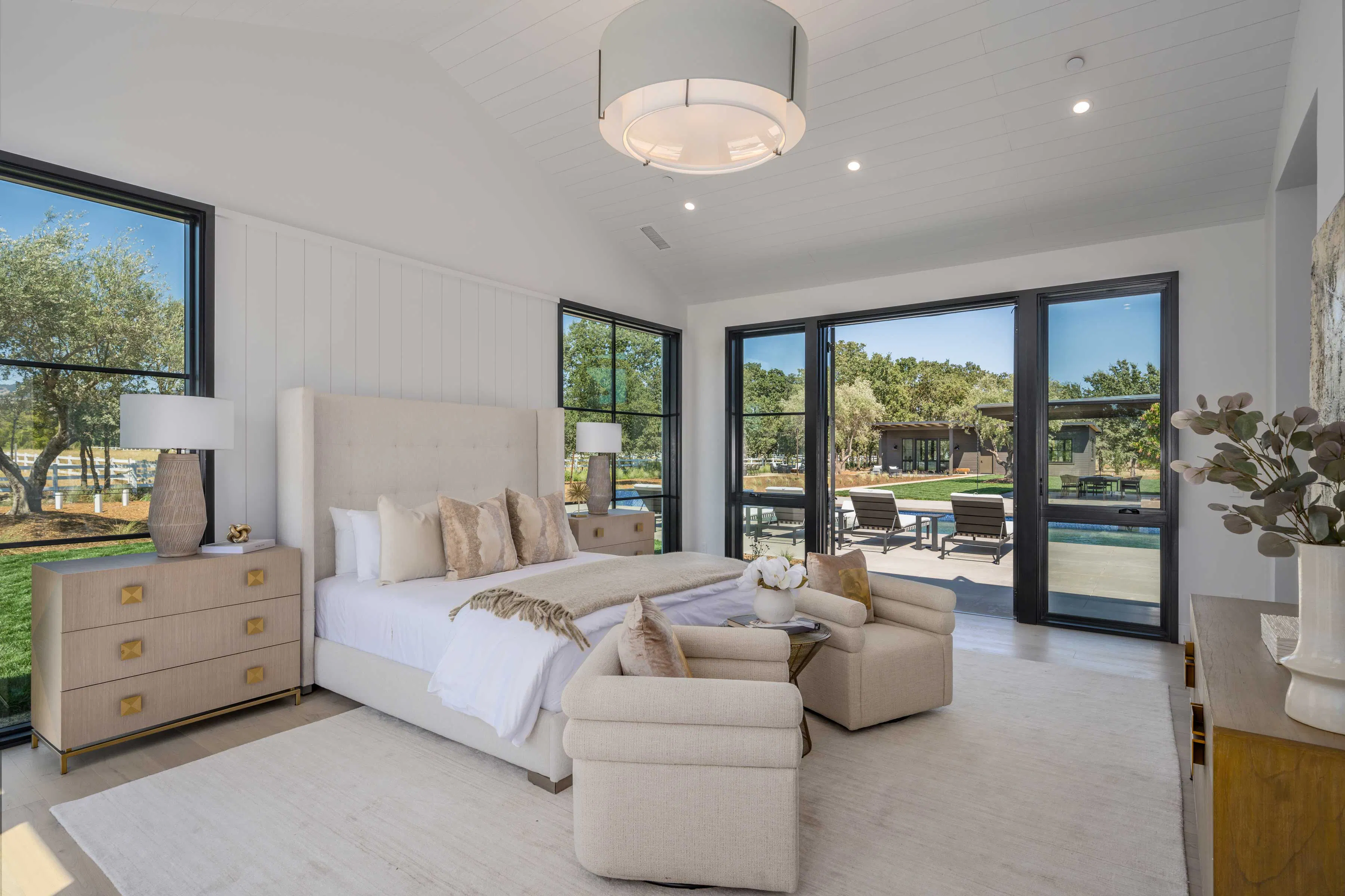 Meridith-Baer-Home-Home-Staging-California-Sonoma-Sanctuary-Luxury-Homes-Modern-and-Contemporary-Bedroom