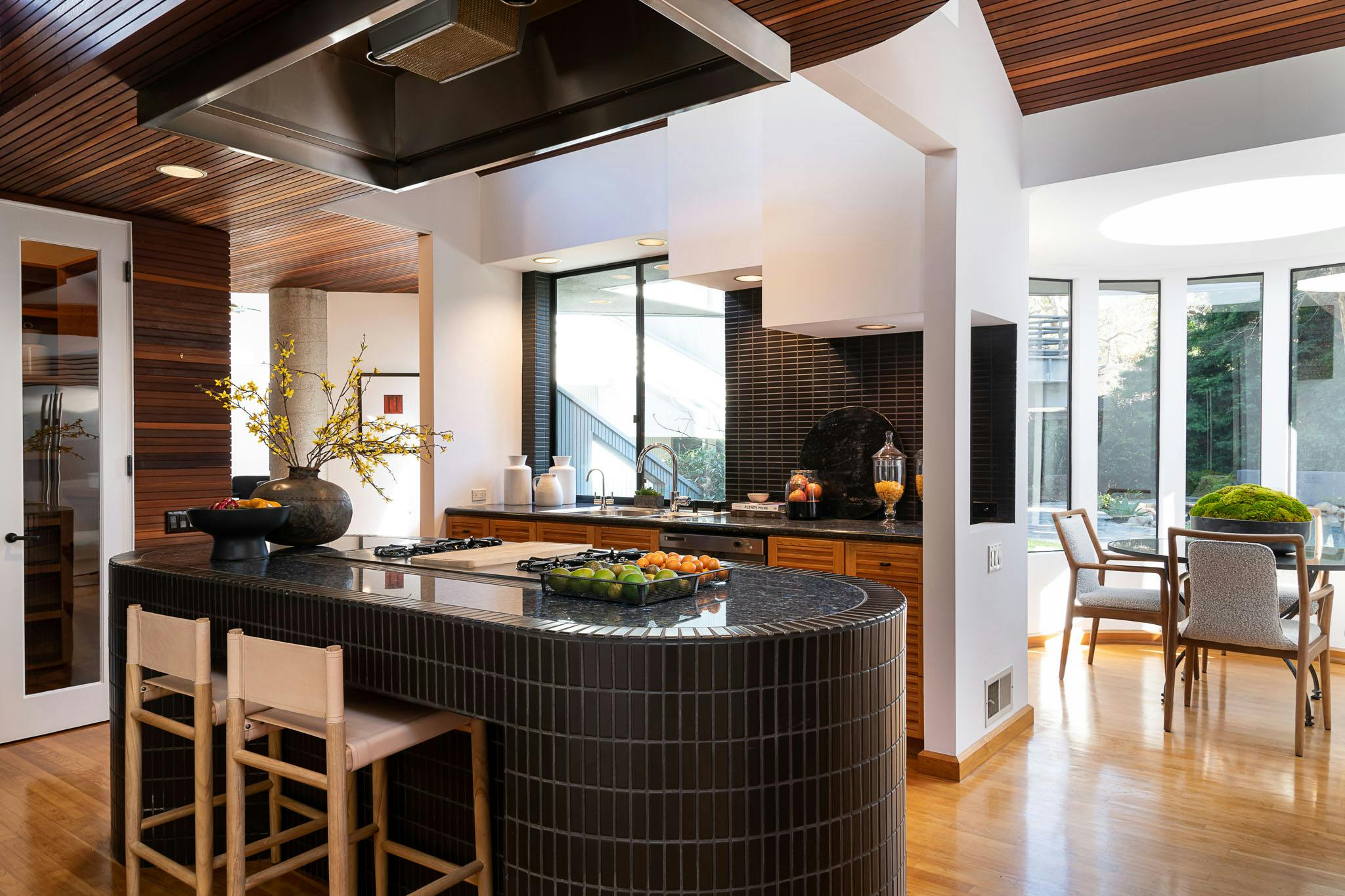 Meridith-Baer-Home-Home-Staging-Southern-California-Brooktree-Eclectic-Luxury-Homes-Eclectic-Kitchen