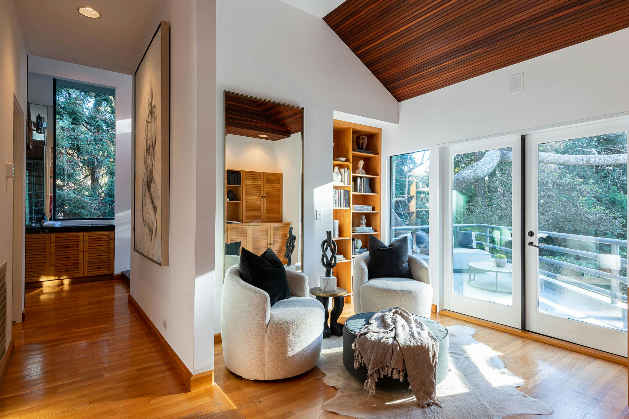 Meridith-Baer-Home-Home-Staging-Southern-California-Brooktree-Eclectic-Luxury-Homes-Eclectic-Master-Bedroom-Sitting-Area