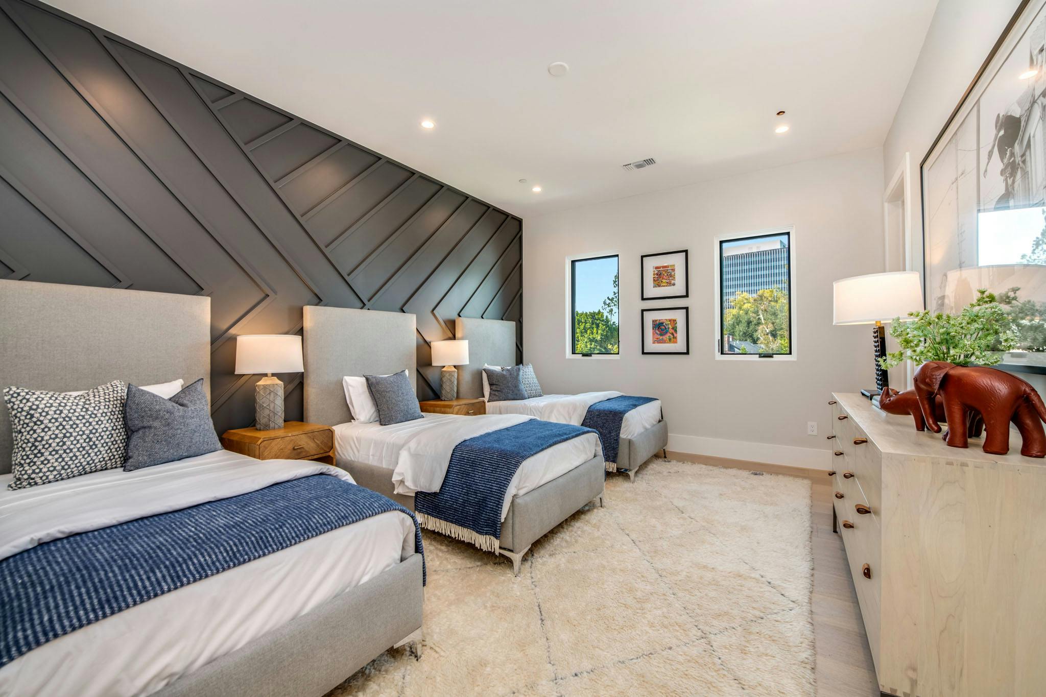 Meridith-Baer-Home-Home-Staging-Southern-California-Valley-Vista-Modern-Organic-Luxury-Homes-Modern-and-Contemporary-Triple-Twin-Bedroom