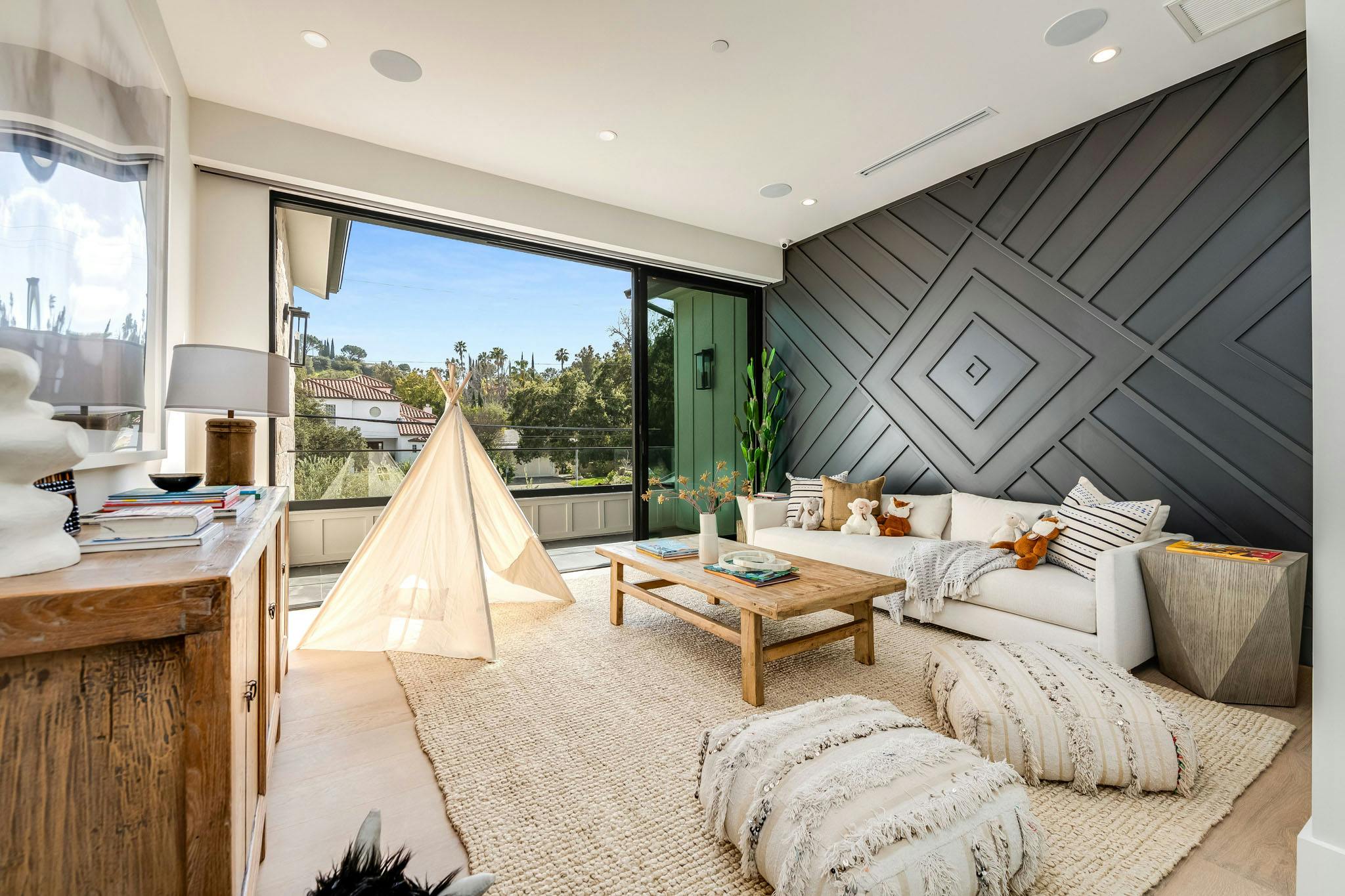 Meridith-Baer-Home-Home-Staging-Southern-California-Valley-Vista-Modern-Organic-Luxury-Homes-Modern-and-Contemporary-Third-Living-Room