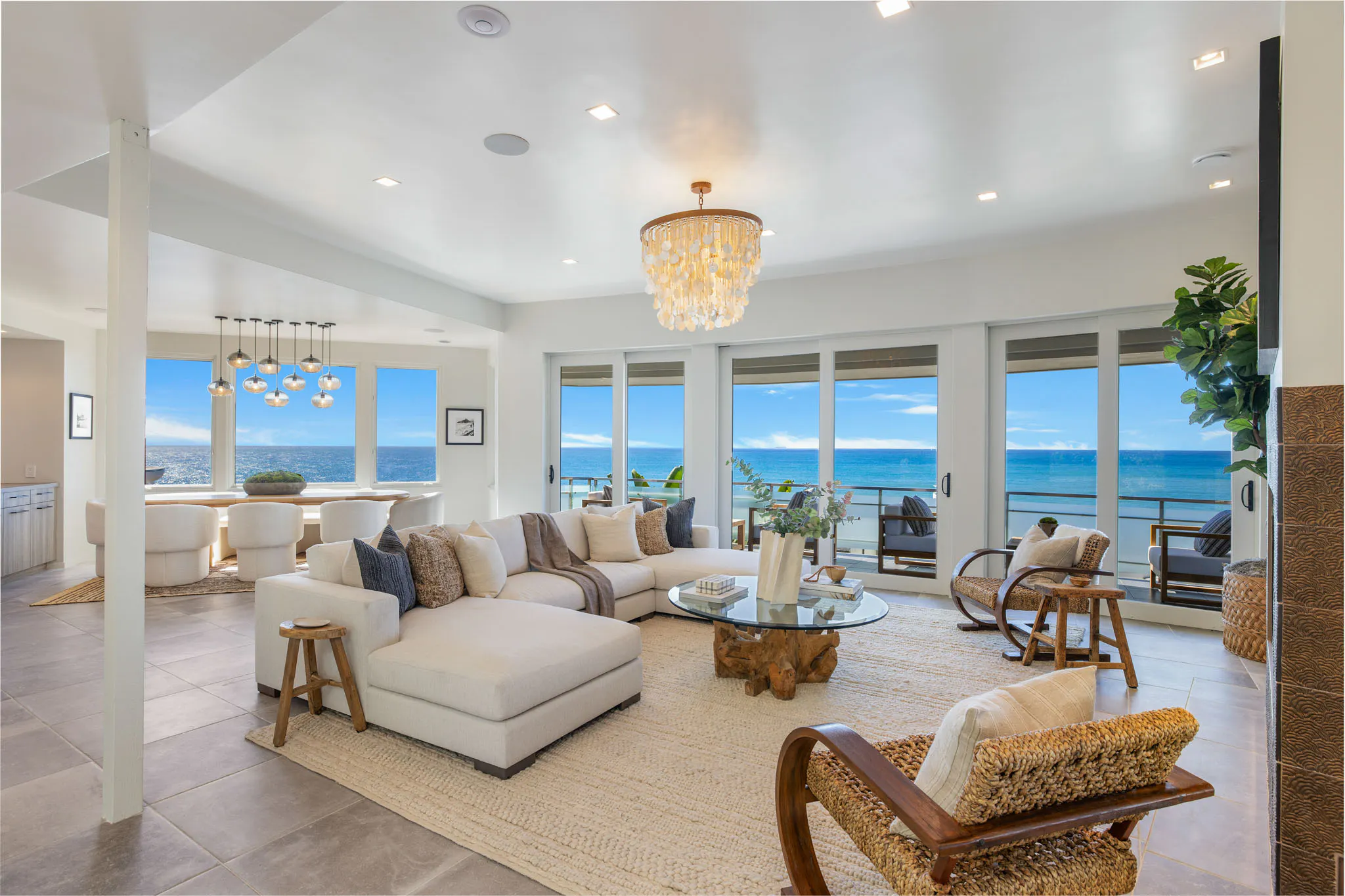  Meridith-Baer-Home-Home-Staging-California-Victoria-Point-Coastal-Living-Room
