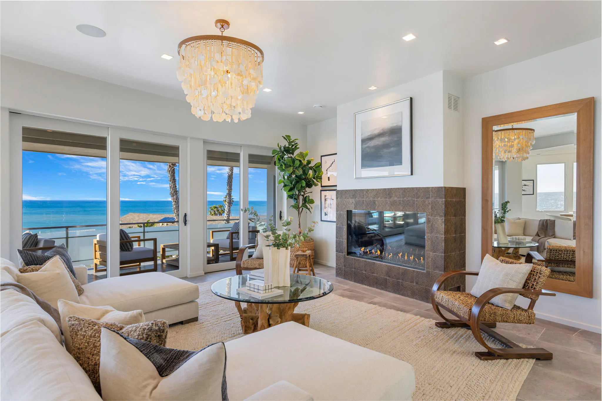  Meridith-Baer-Home-Home-Staging-California-Victoria-Point-Coastal-Living-Room