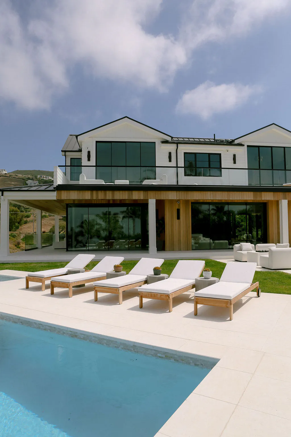 Meridith-Baer-Home-Home-Staging-Luxury-Homes-Southern-California-Filaree-Heights-Modern-Outdoor