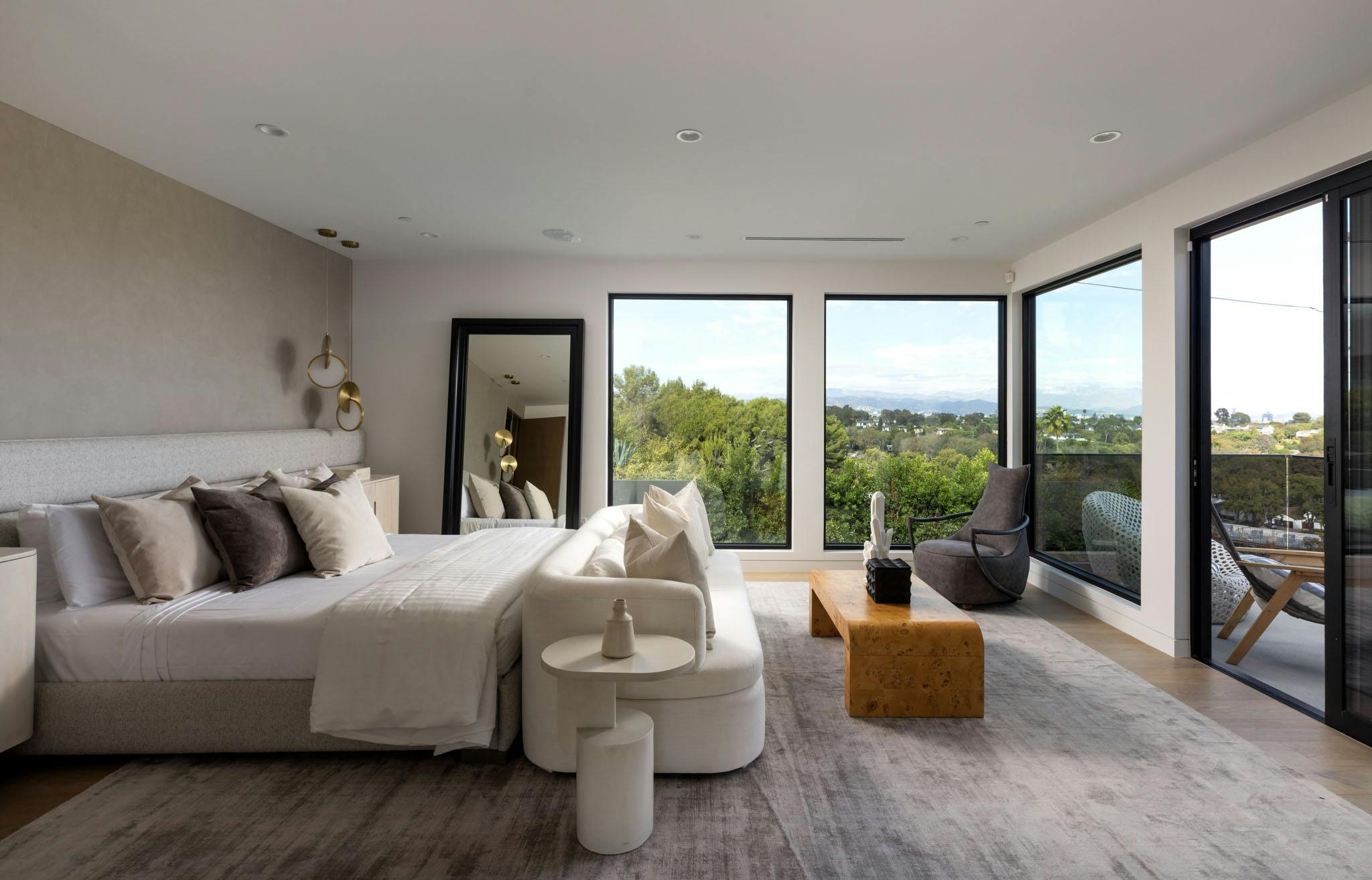 Meridith-Baer-Home-Home-Staging-Luxury-Homes-Southern-California-Cheviot-Hills-Modern-Bedroom